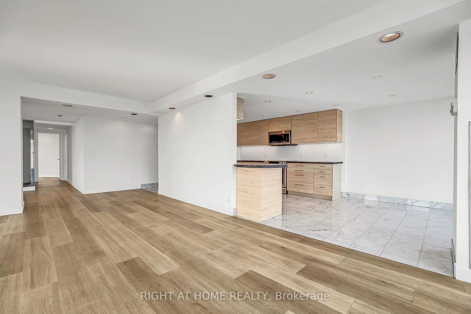 Photo 10 of Unit 3008, 99 Harbour Square, Toronto, Waterfront Communities — HOMEH