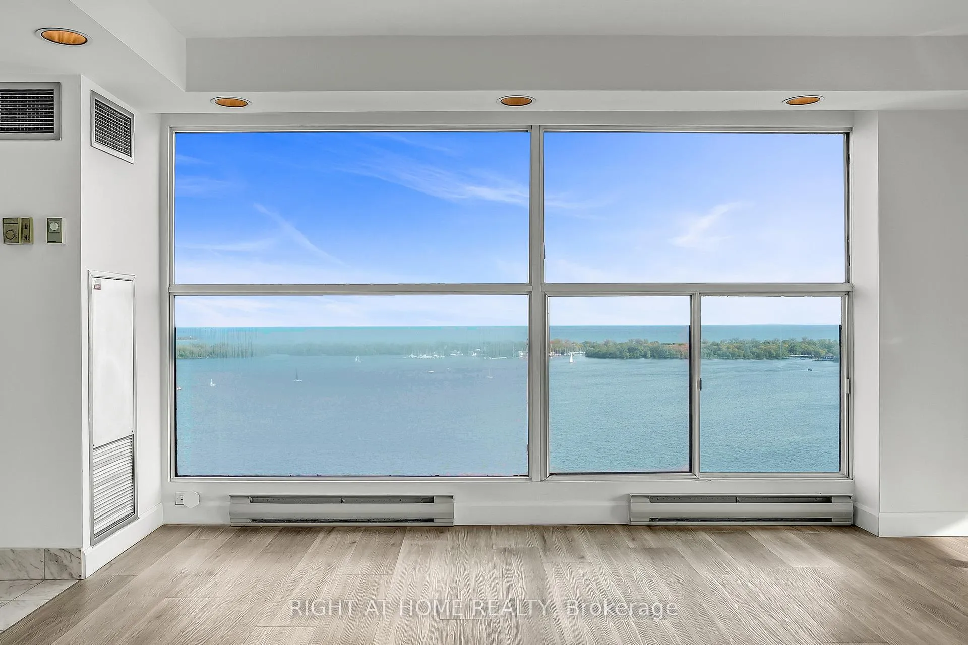 Photo 11 of Unit 3008, 99 Harbour Square, Toronto, Waterfront Communities — HOMEH