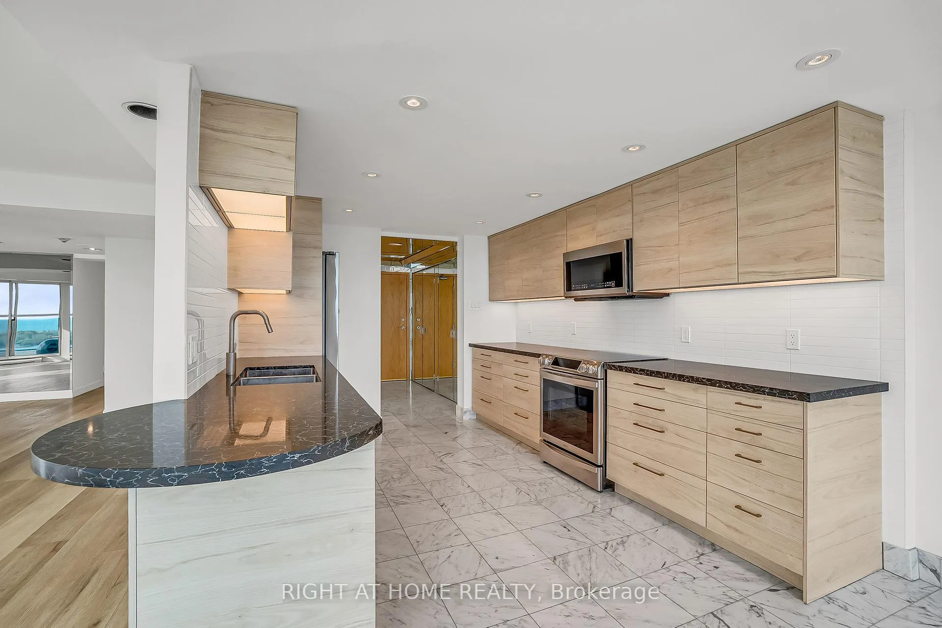 Photo 12 of Unit 3008, 99 Harbour Square, Toronto, Waterfront Communities — HOMEH