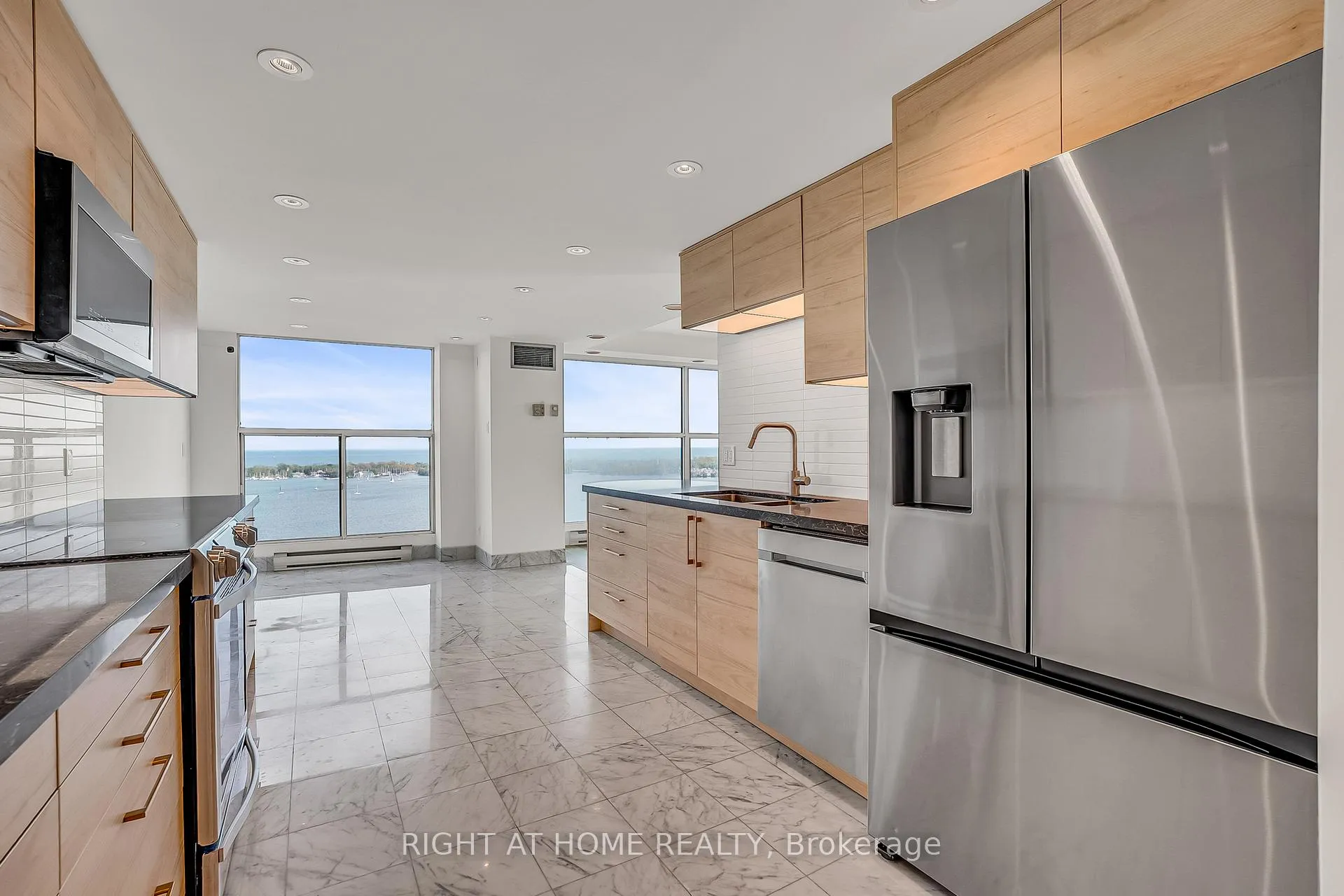 Photo 13 of Unit 3008, 99 Harbour Square, Toronto, Waterfront Communities — HOMEH