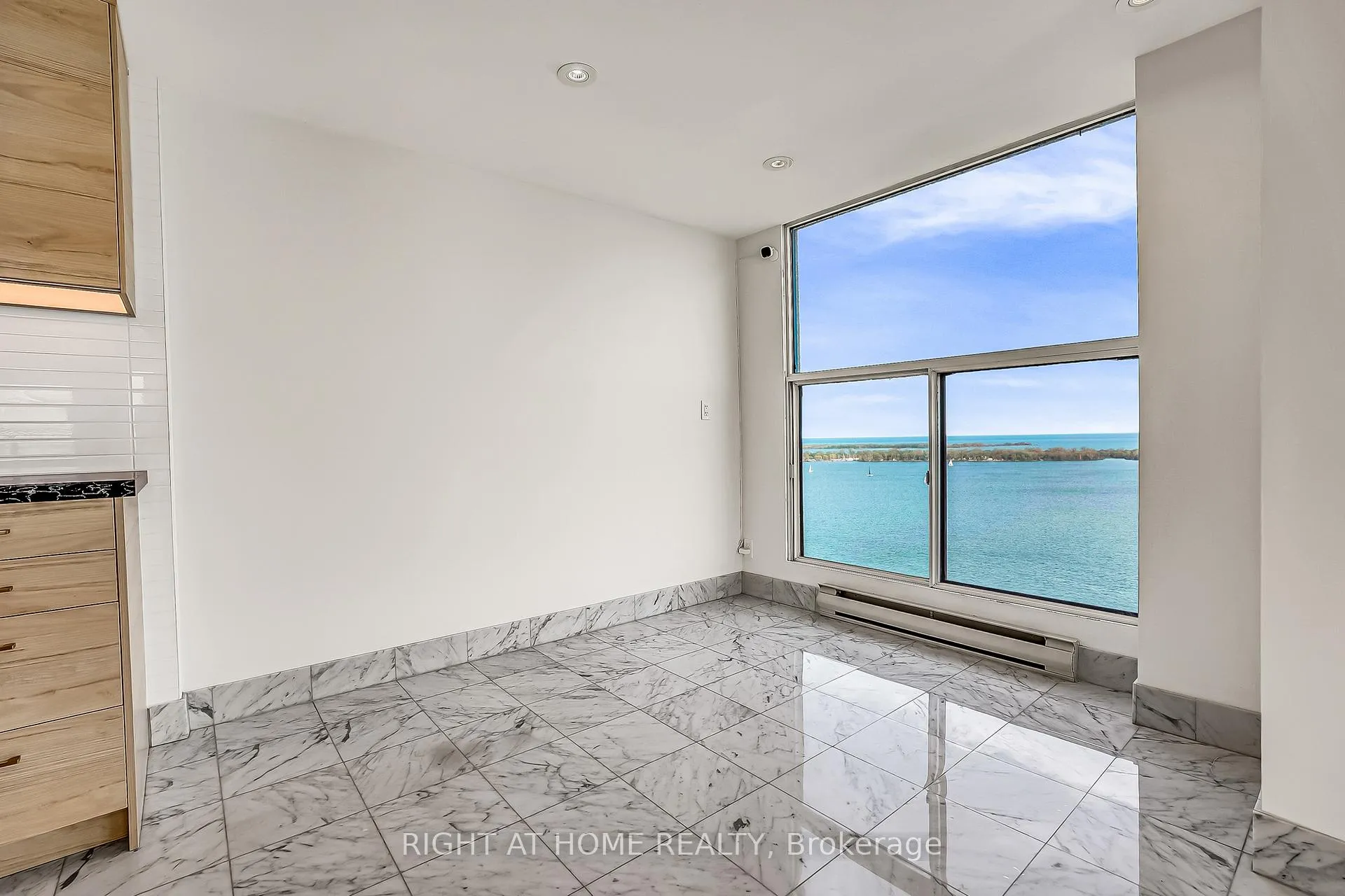 Photo 16 of Unit 3008, 99 Harbour Square, Toronto, Waterfront Communities — HOMEH