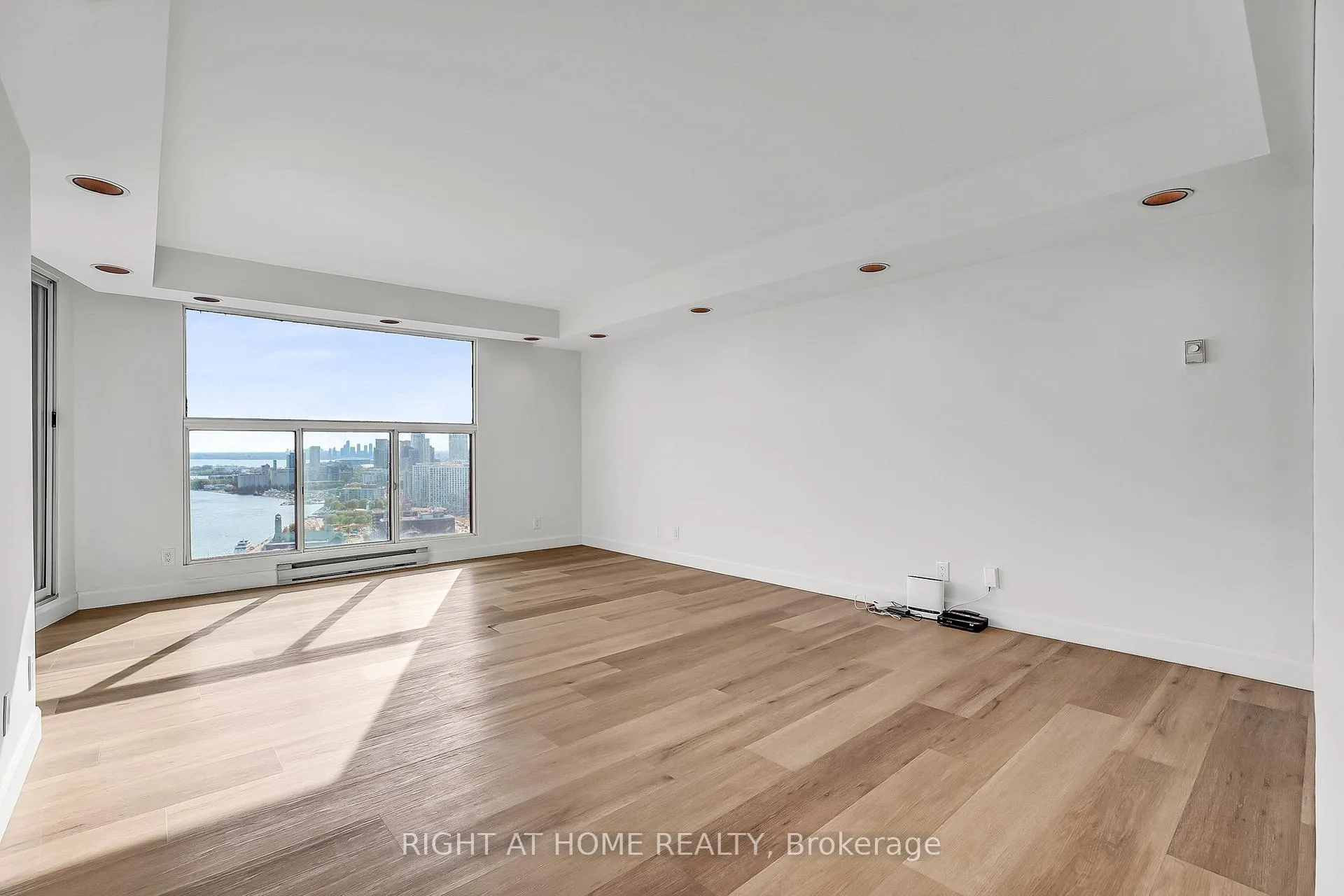 Photo 18 of Unit 3008, 99 Harbour Square, Toronto, Waterfront Communities — HOMEH
