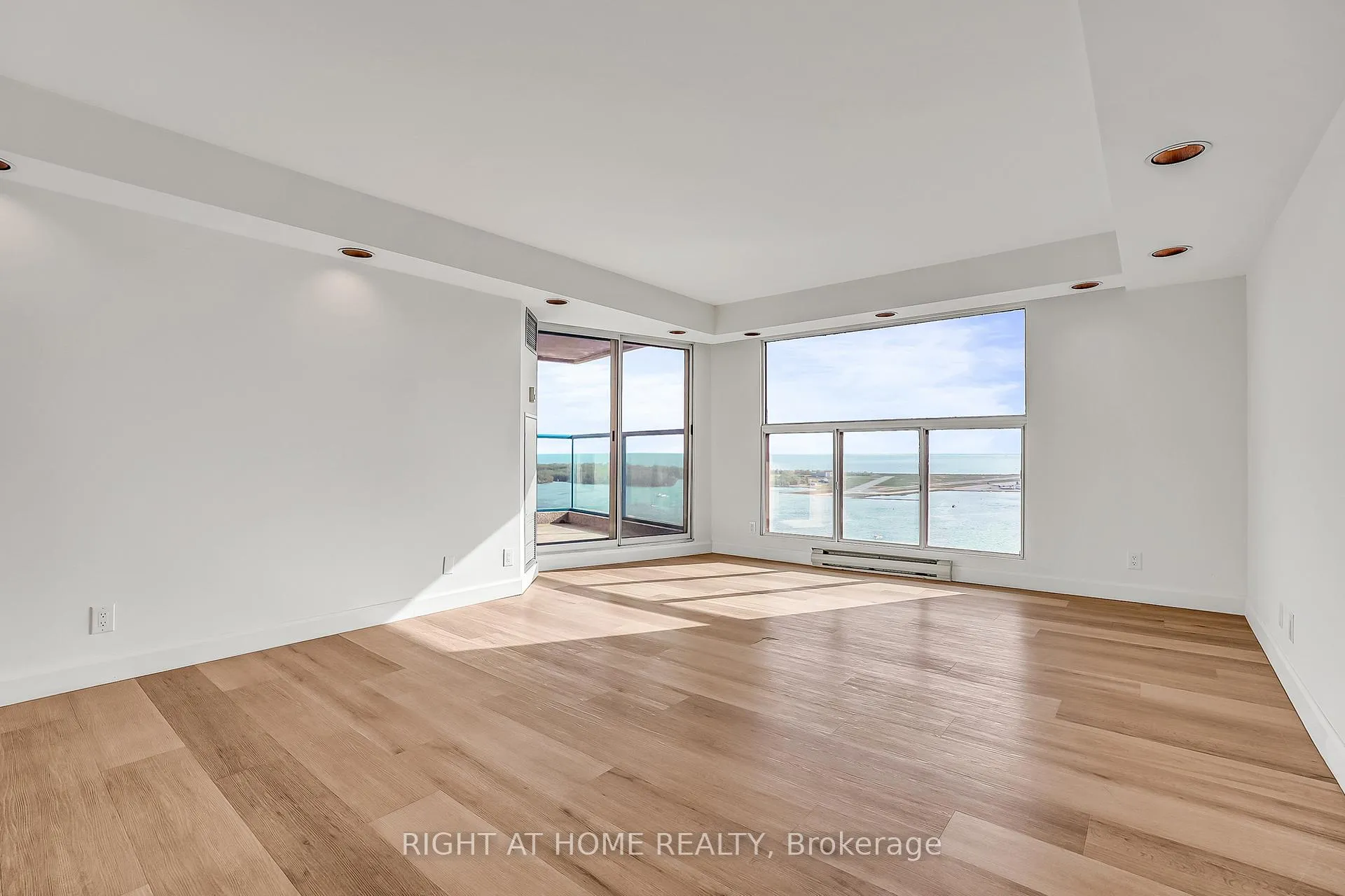 Photo 19 of Unit 3008, 99 Harbour Square, Toronto, Waterfront Communities — HOMEH