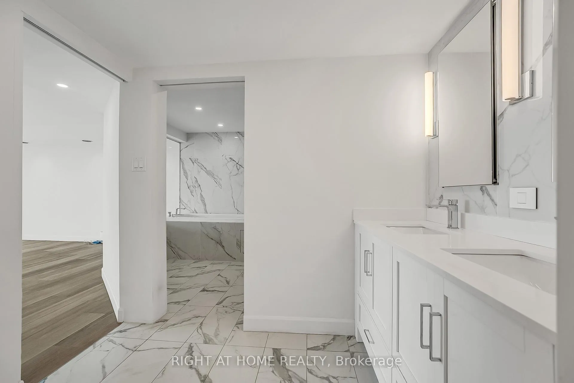Photo 25 of Unit 3008, 99 Harbour Square, Toronto, Waterfront Communities — HOMEH