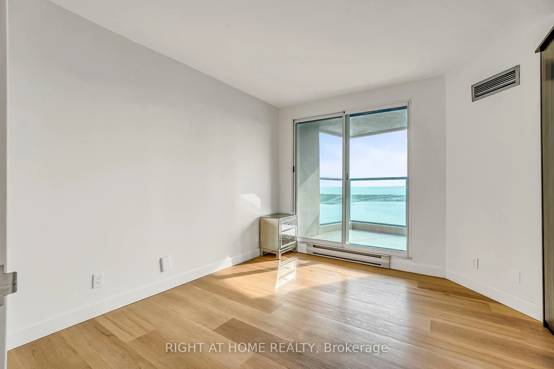 Photo 28 of Unit 3008, 99 Harbour Square, Toronto, Waterfront Communities — HOMEH