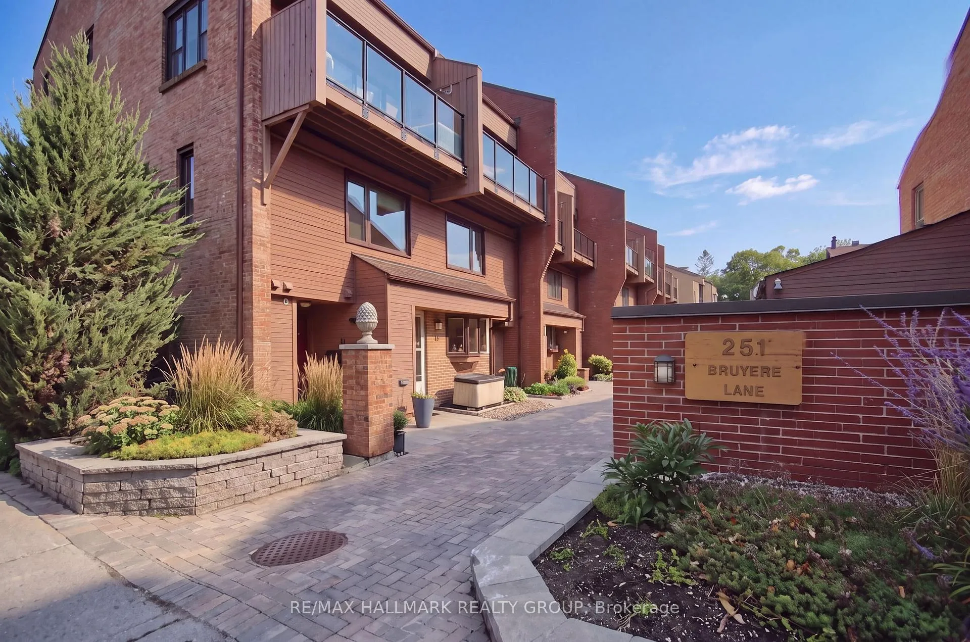 Front of Unit 12, 251 Bruyere Street