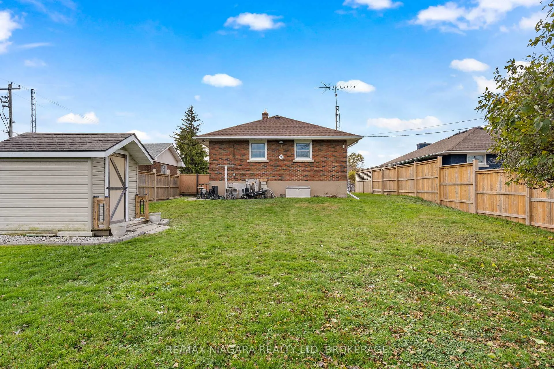Photo 8 of 7 South Crescent, Port Colborne, Sugarloaf — HOMEH