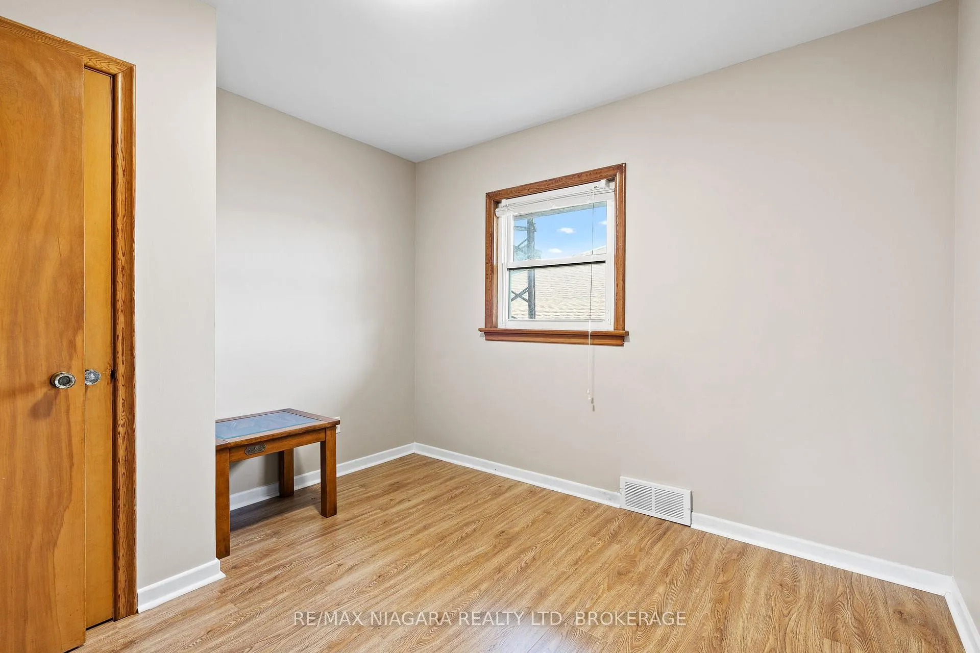 Photo 19 of 7 South Crescent, Port Colborne, Sugarloaf — HOMEH