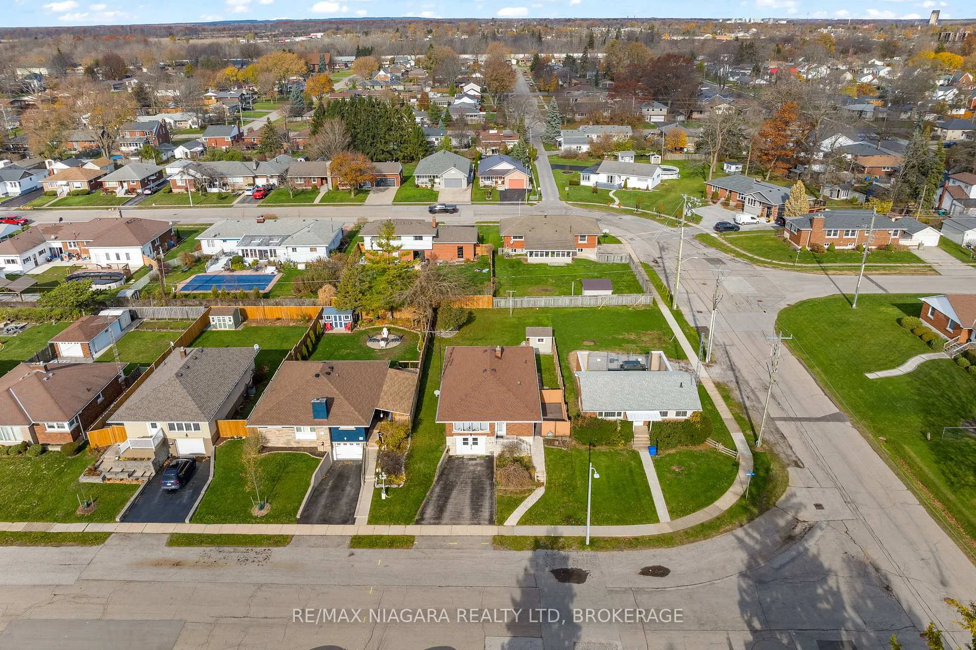 Photo 35 of 7 South Crescent, Port Colborne, Sugarloaf — HOMEH