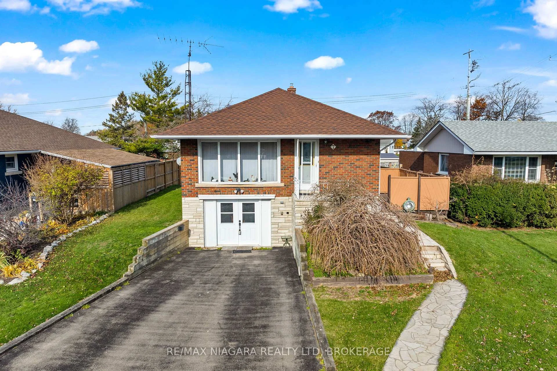 Photo 3 of 7 South Crescent, Port Colborne, Sugarloaf — HOMEH