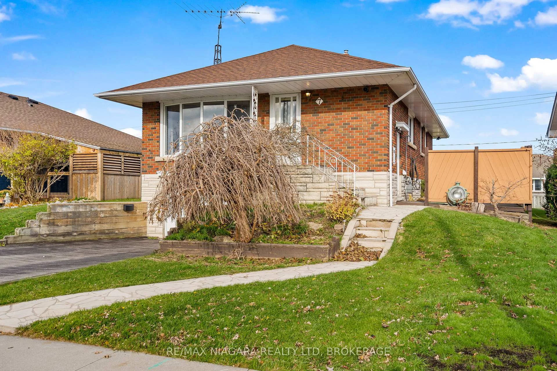 Photo 6 of 7 South Crescent, Port Colborne, Sugarloaf — HOMEH