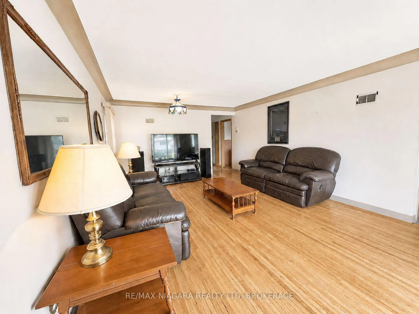 Photo 16 of 7 South Crescent, Port Colborne, Sugarloaf — HOMEH