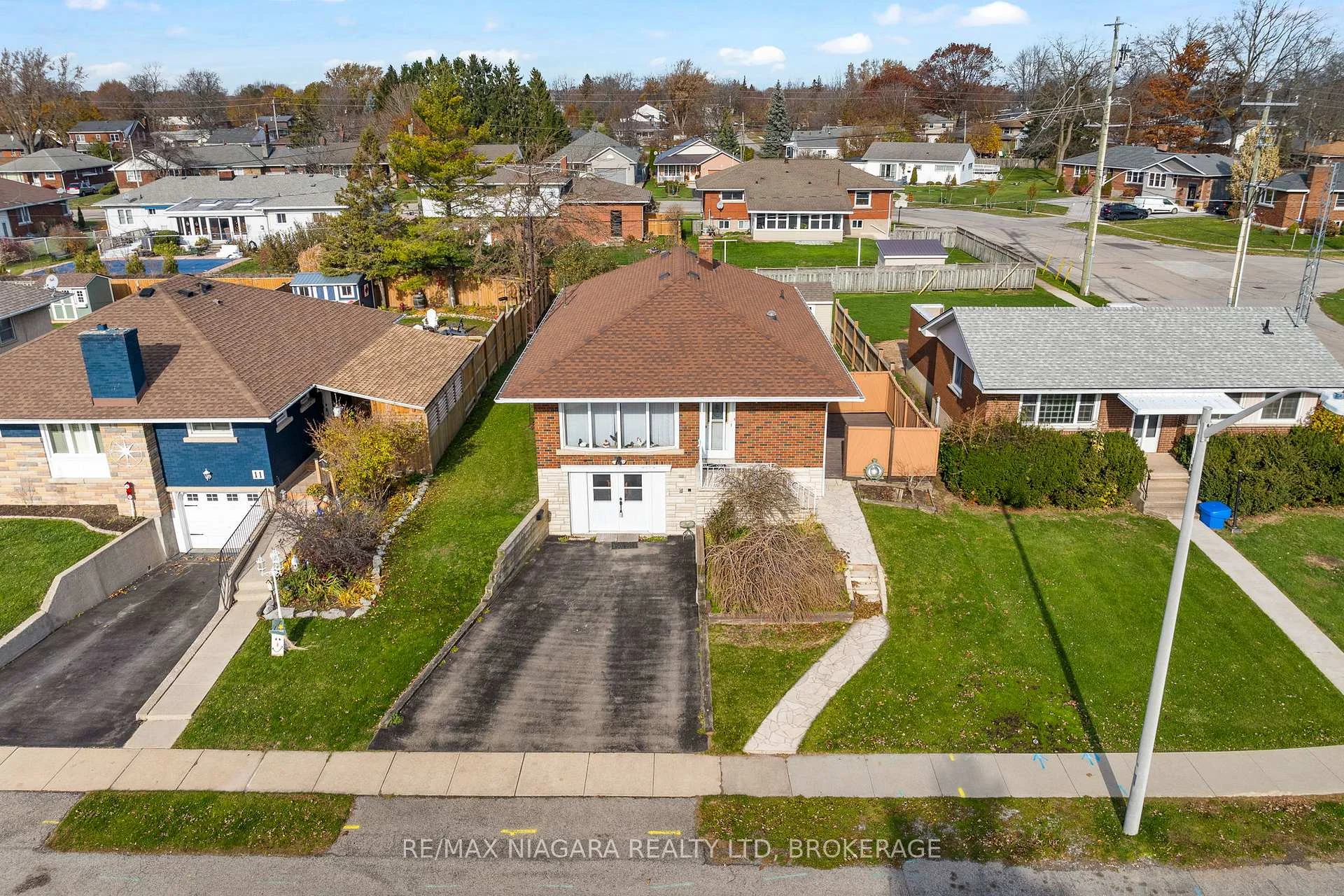 Photo 36 of 7 South Crescent, Port Colborne, Sugarloaf — HOMEH