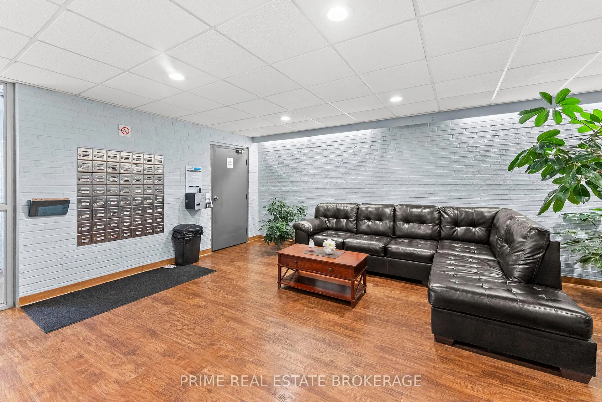 Photo 5 of Unit 105, 1106 Jalna Boulevard, London, South X — HOMEH