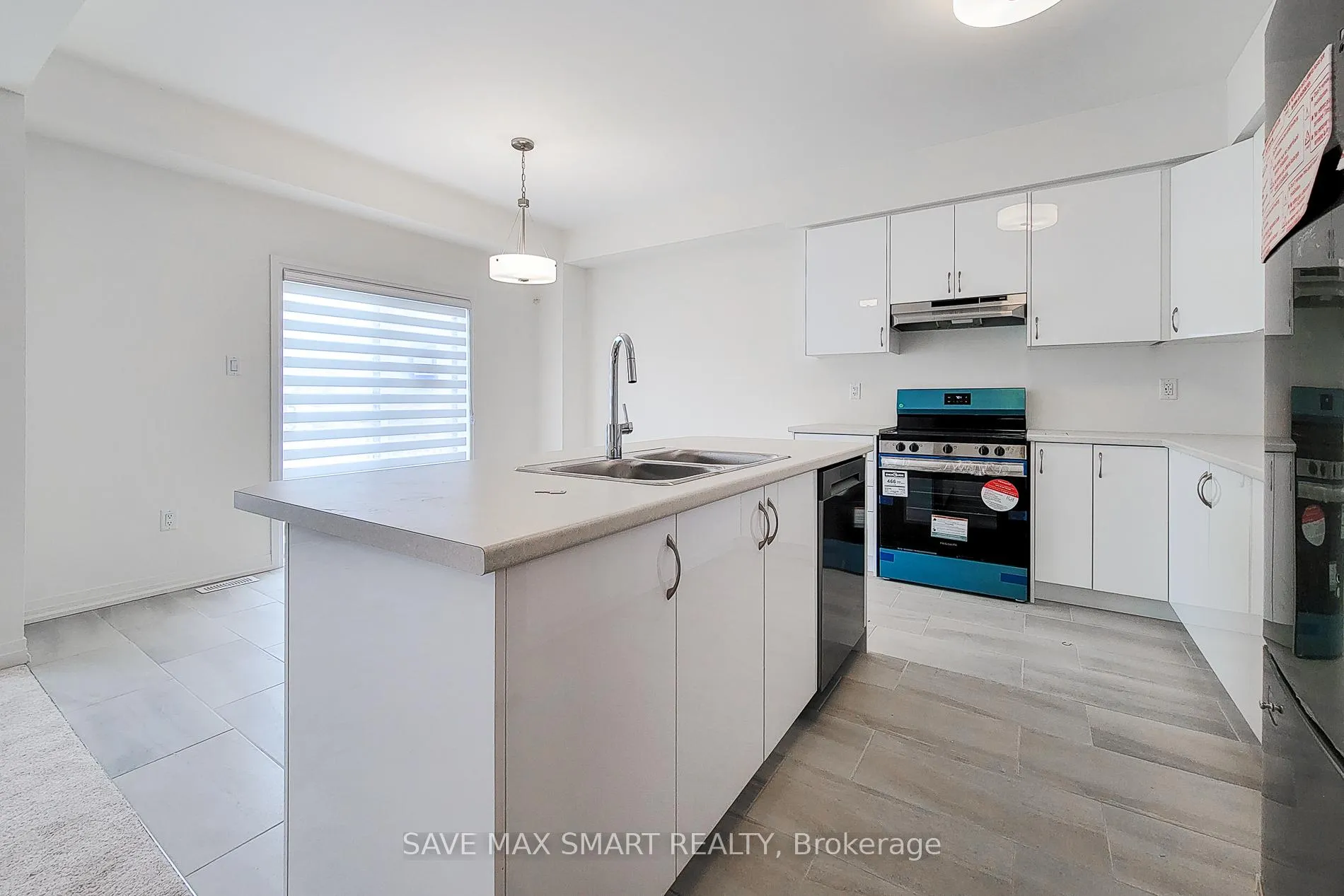 Photo 11 of 34 Dennis Avenue N, Brantford — HOMEH