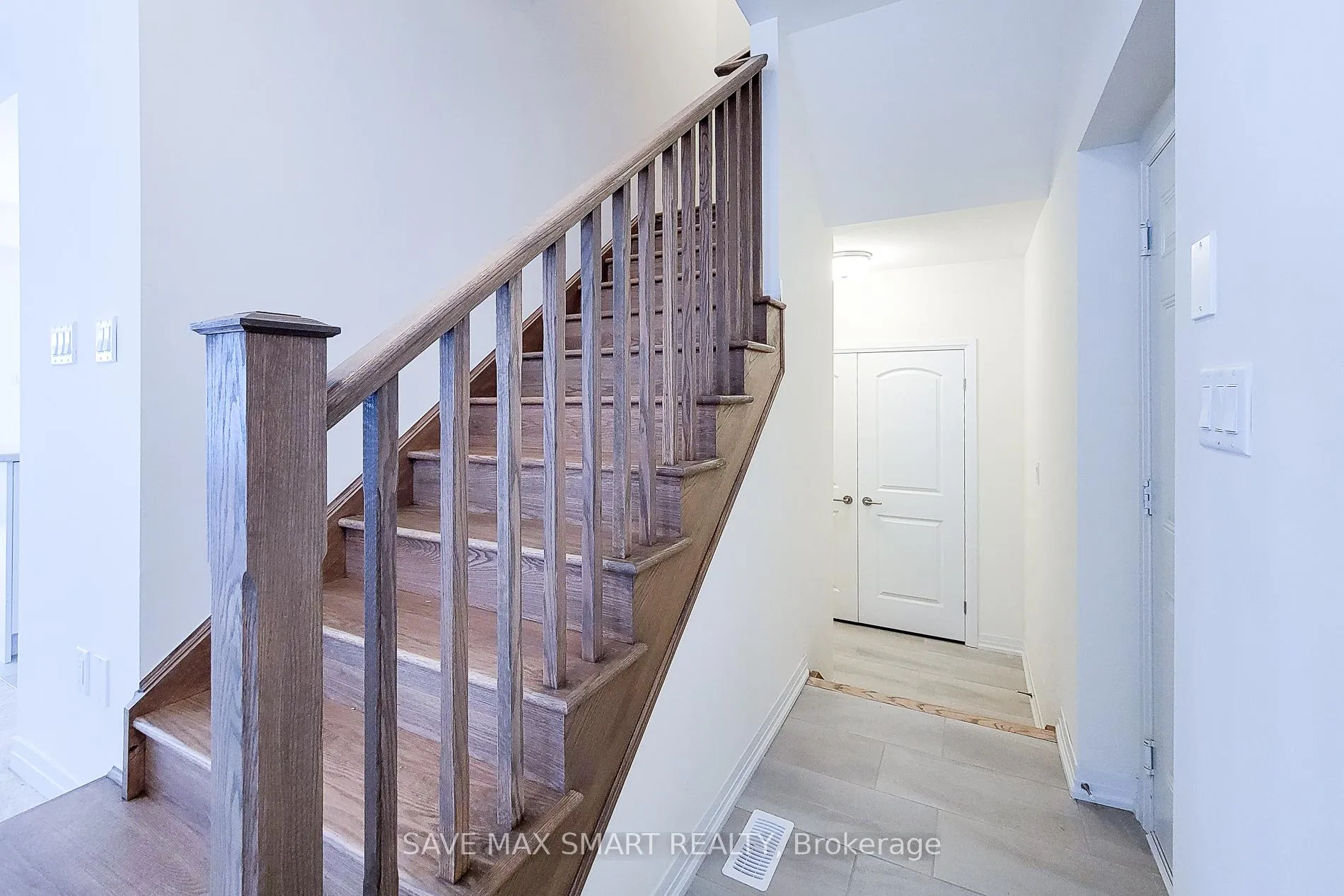Photo 18 of 34 Dennis Avenue N, Brantford — HOMEH