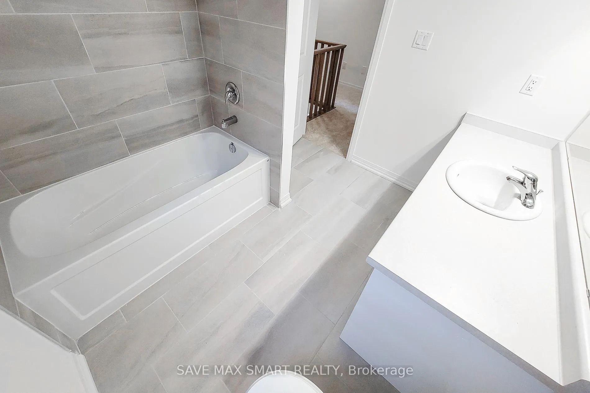 Photo 27 of 34 Dennis Avenue N, Brantford — HOMEH