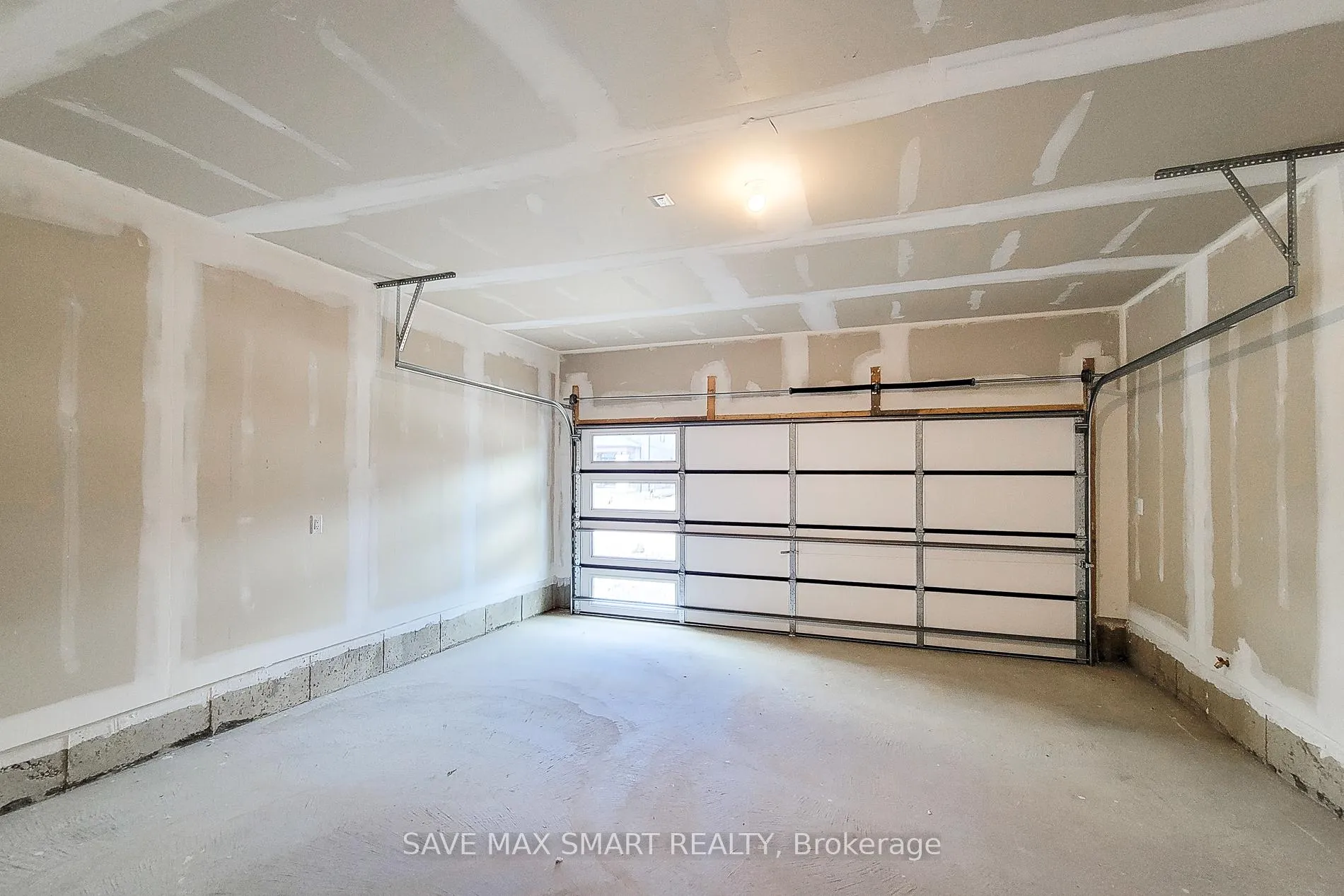 Photo 30 of 34 Dennis Avenue N, Brantford — HOMEH