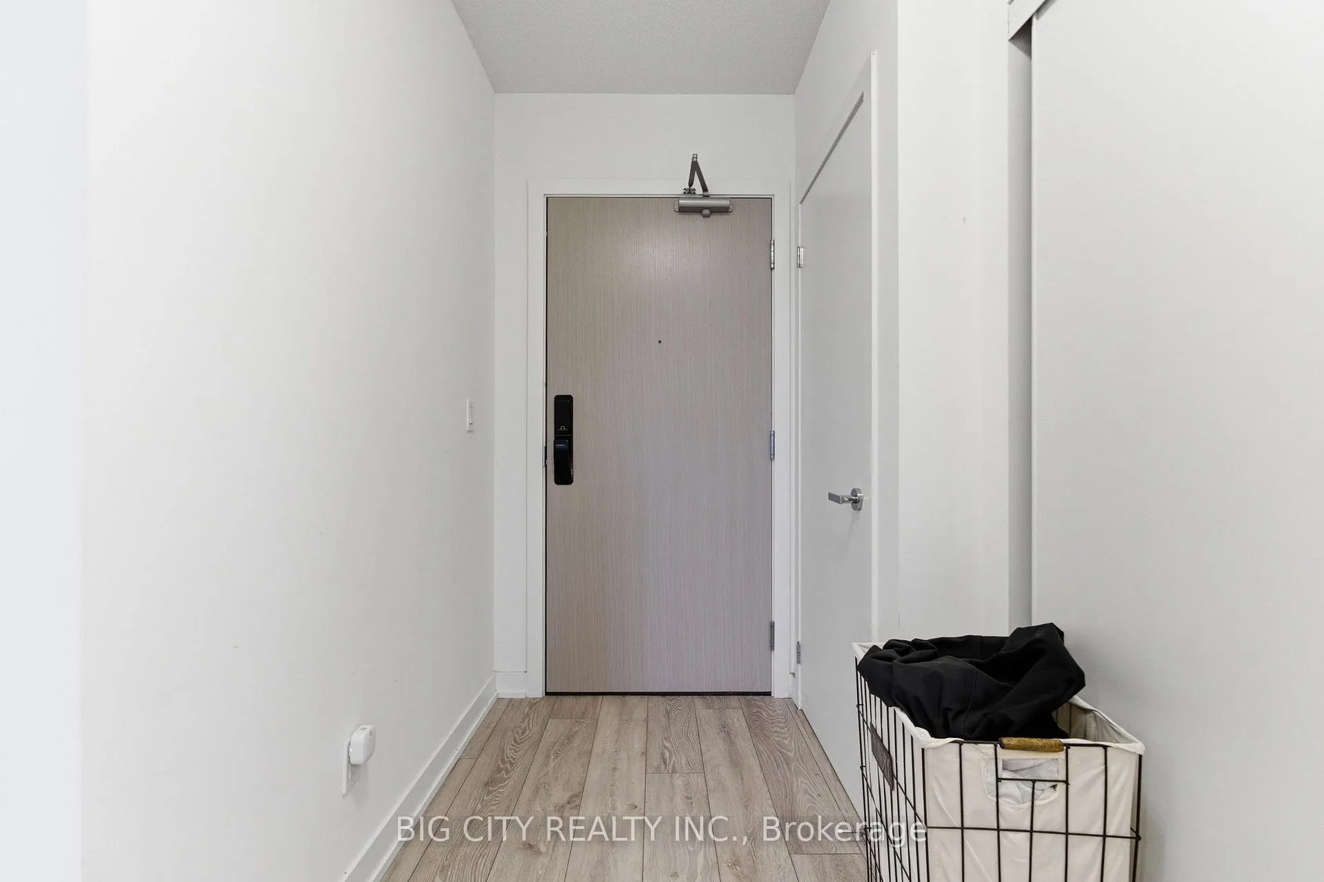 Photo 5 of Unit B303, 3200 Dakota Common, Burlington, Alton — HOMEH
