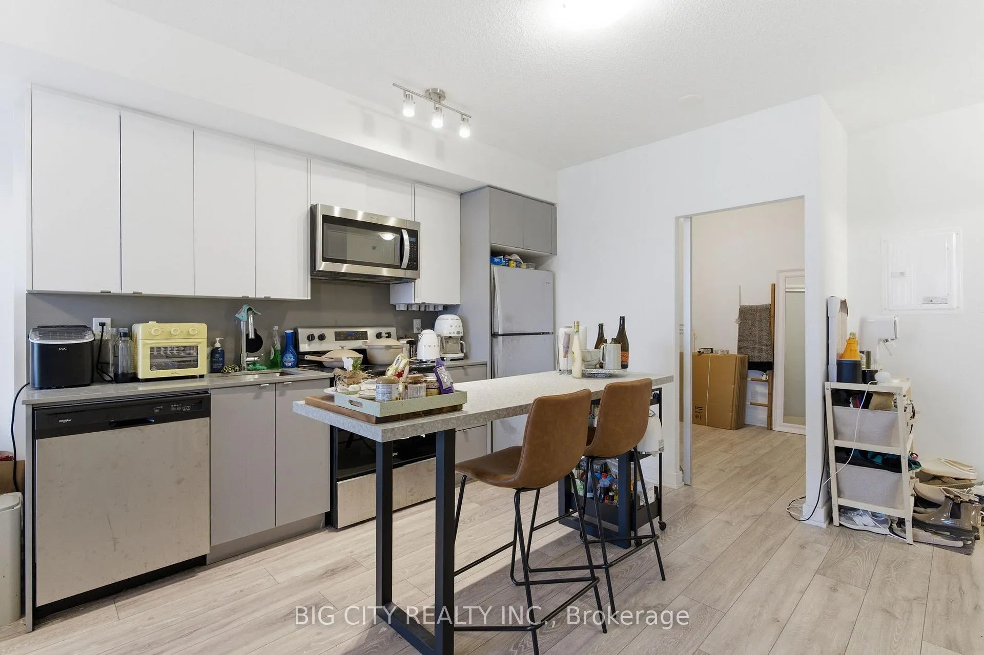 Photo 8 of Unit B303, 3200 Dakota Common, Burlington, Alton — HOMEH