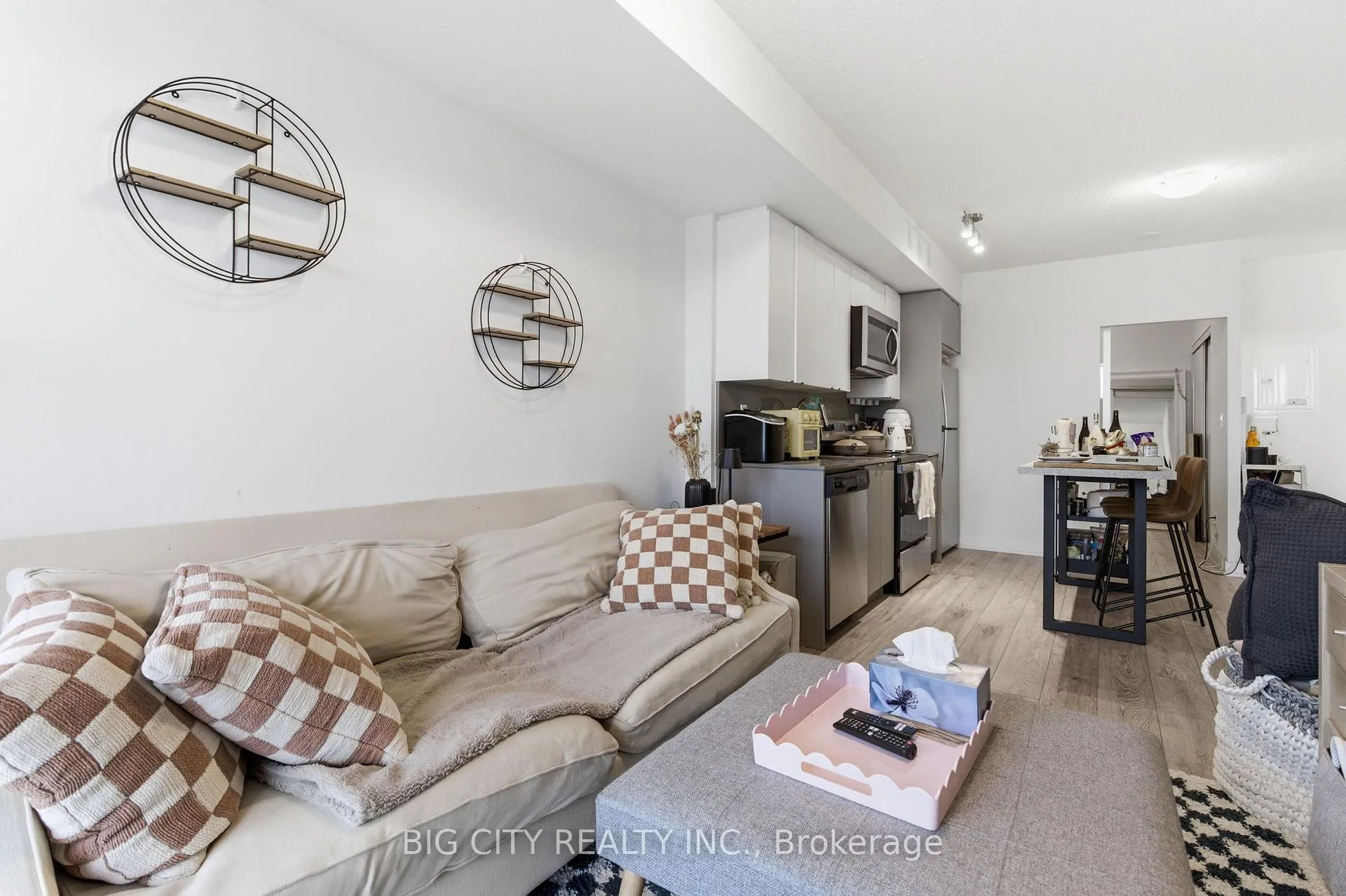 Photo 13 of Unit B303, 3200 Dakota Common, Burlington, Alton — HOMEH