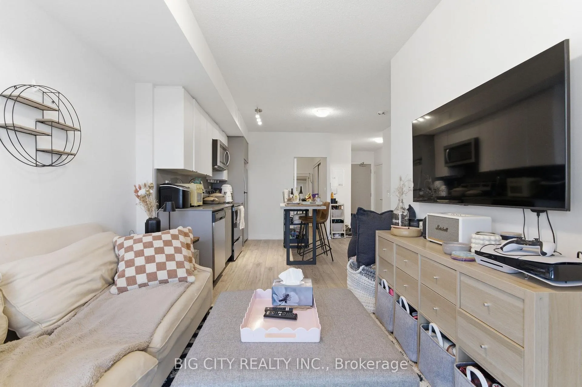 Photo 14 of Unit B303, 3200 Dakota Common, Burlington, Alton — HOMEH