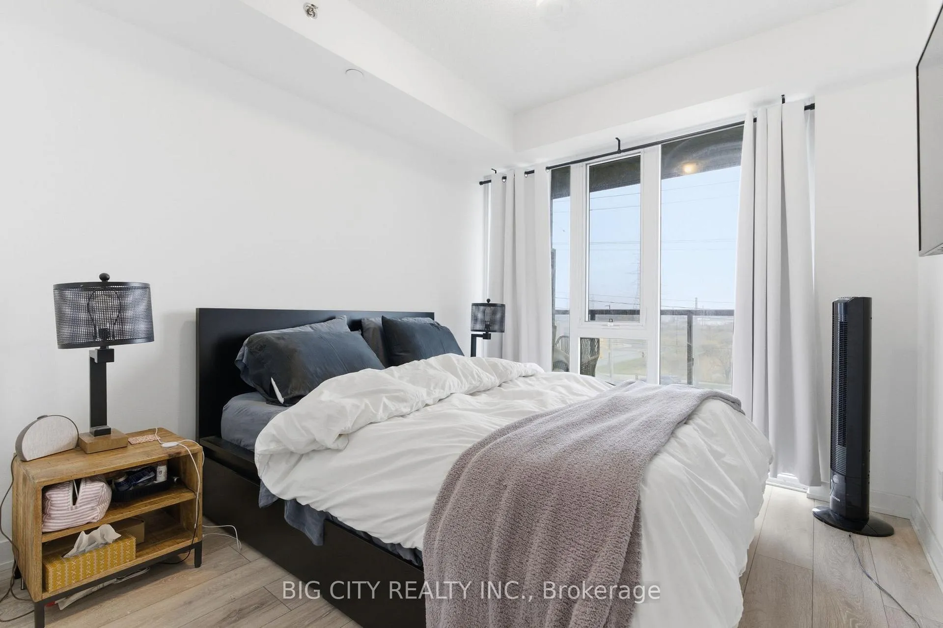 Photo 15 of Unit B303, 3200 Dakota Common, Burlington, Alton — HOMEH