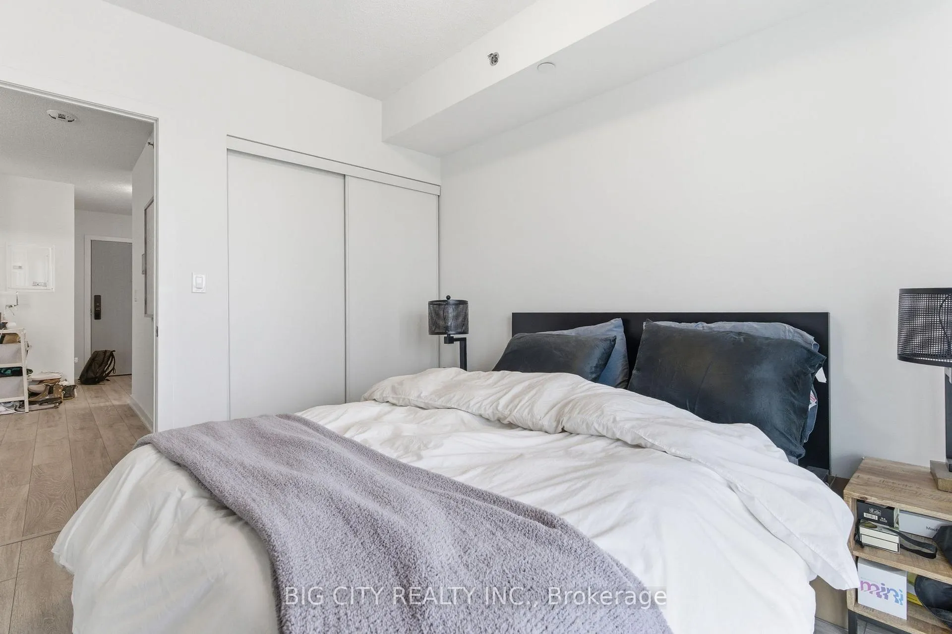 Photo 16 of Unit B303, 3200 Dakota Common, Burlington, Alton — HOMEH