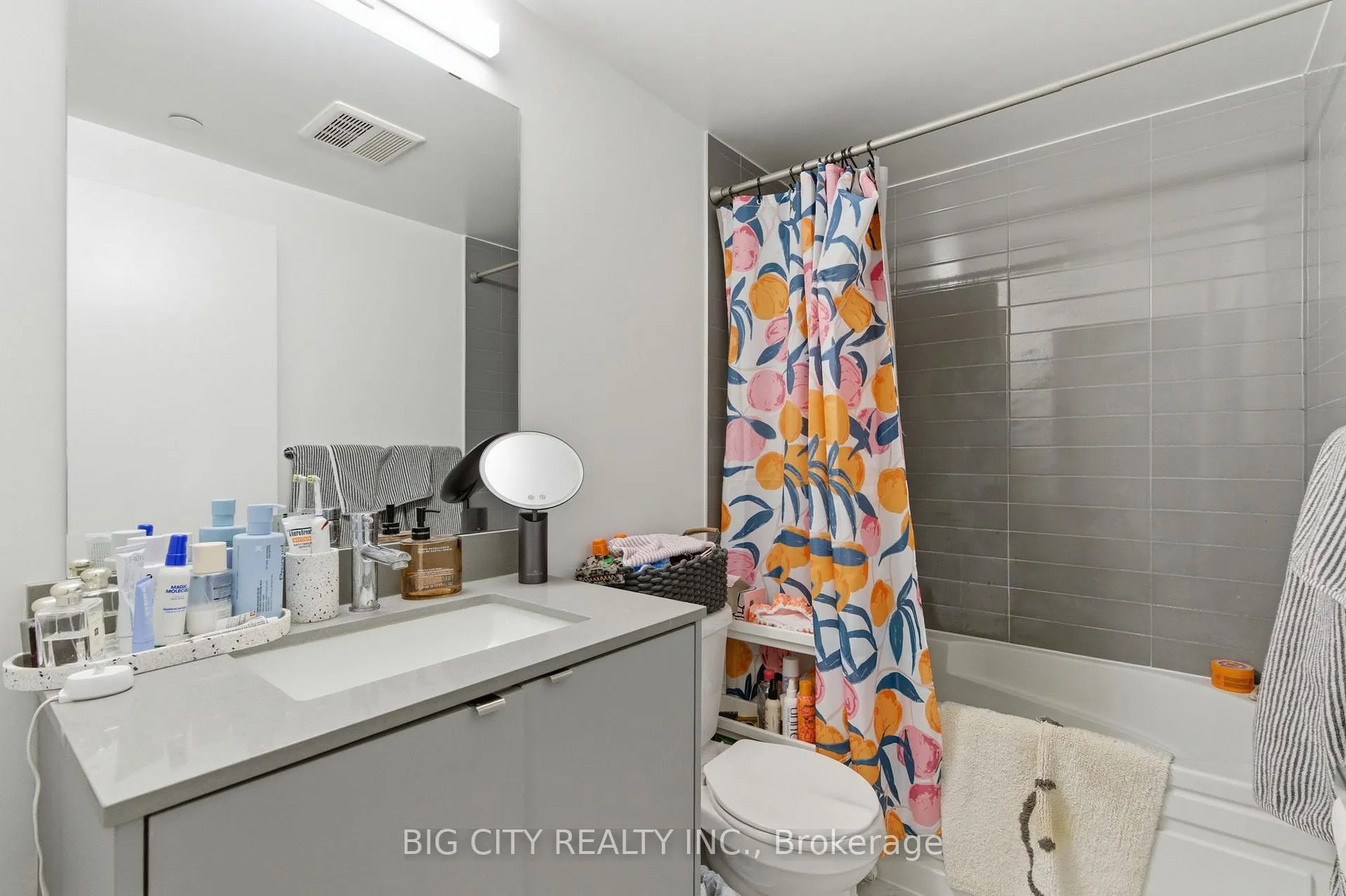 Photo 17 of Unit B303, 3200 Dakota Common, Burlington, Alton — HOMEH