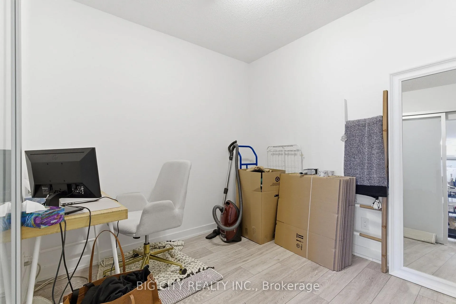 Photo 18 of Unit B303, 3200 Dakota Common, Burlington, Alton — HOMEH
