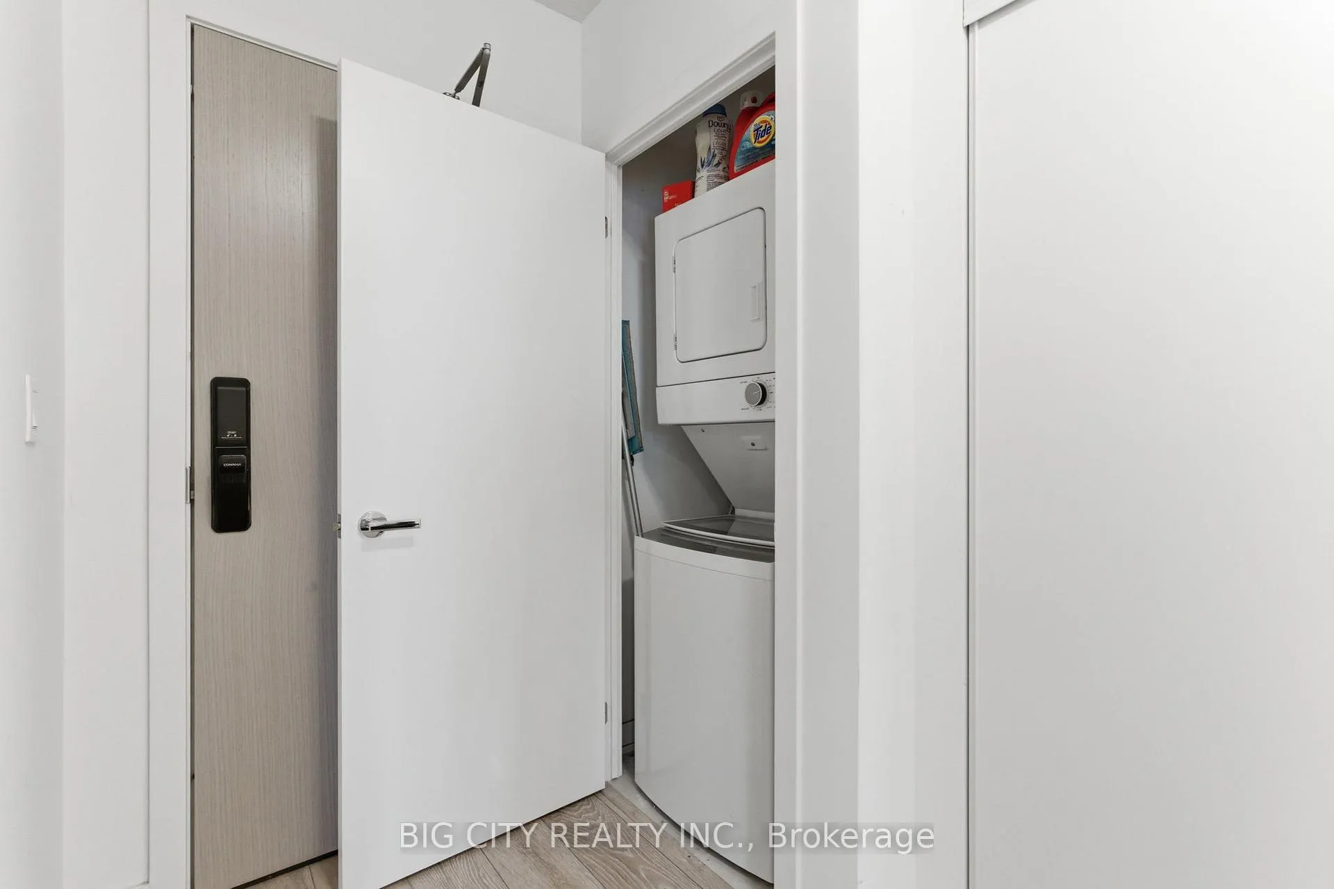 Photo 19 of Unit B303, 3200 Dakota Common, Burlington, Alton — HOMEH