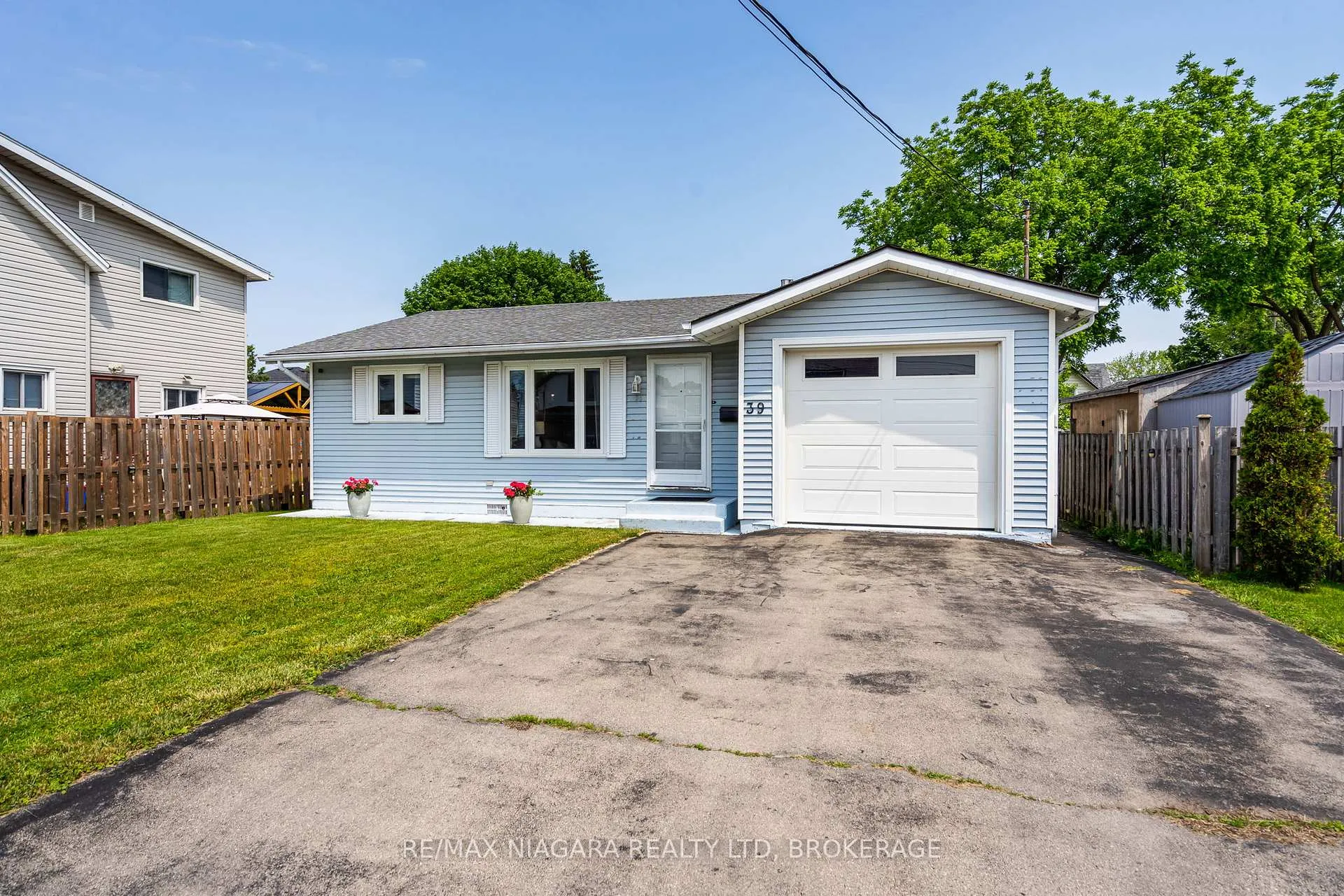 Photo 3 of 39 Pine Street, Port Colborne, Main Street — HOMEH