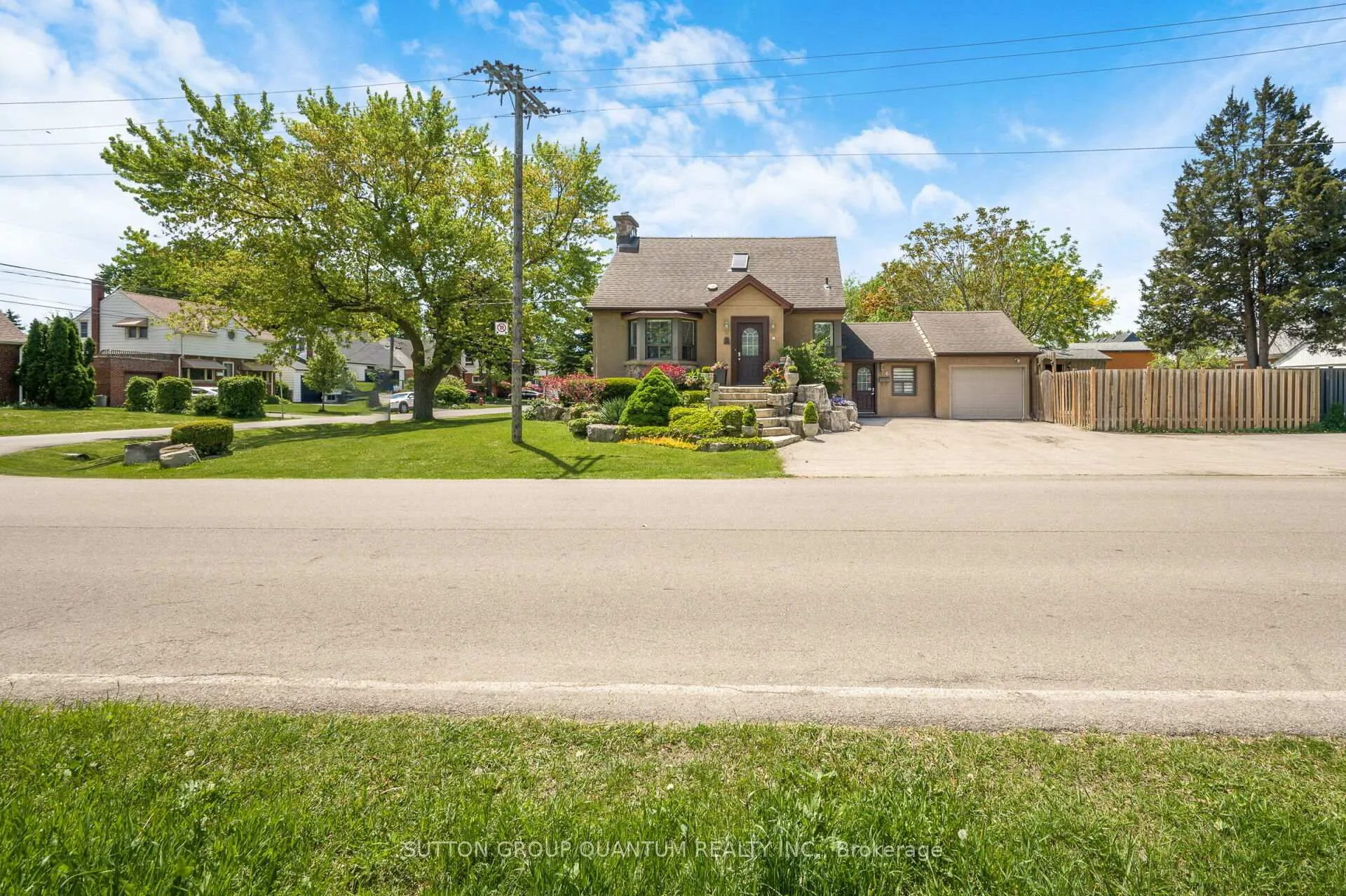 Photo 1 of 1 Galbraith Drive, Hamilton, Stoney Creek — HOMEH