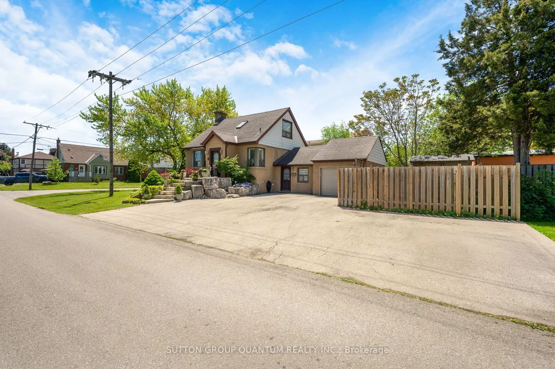 Photo 3 of 1 Galbraith Drive, Hamilton, Stoney Creek — HOMEH