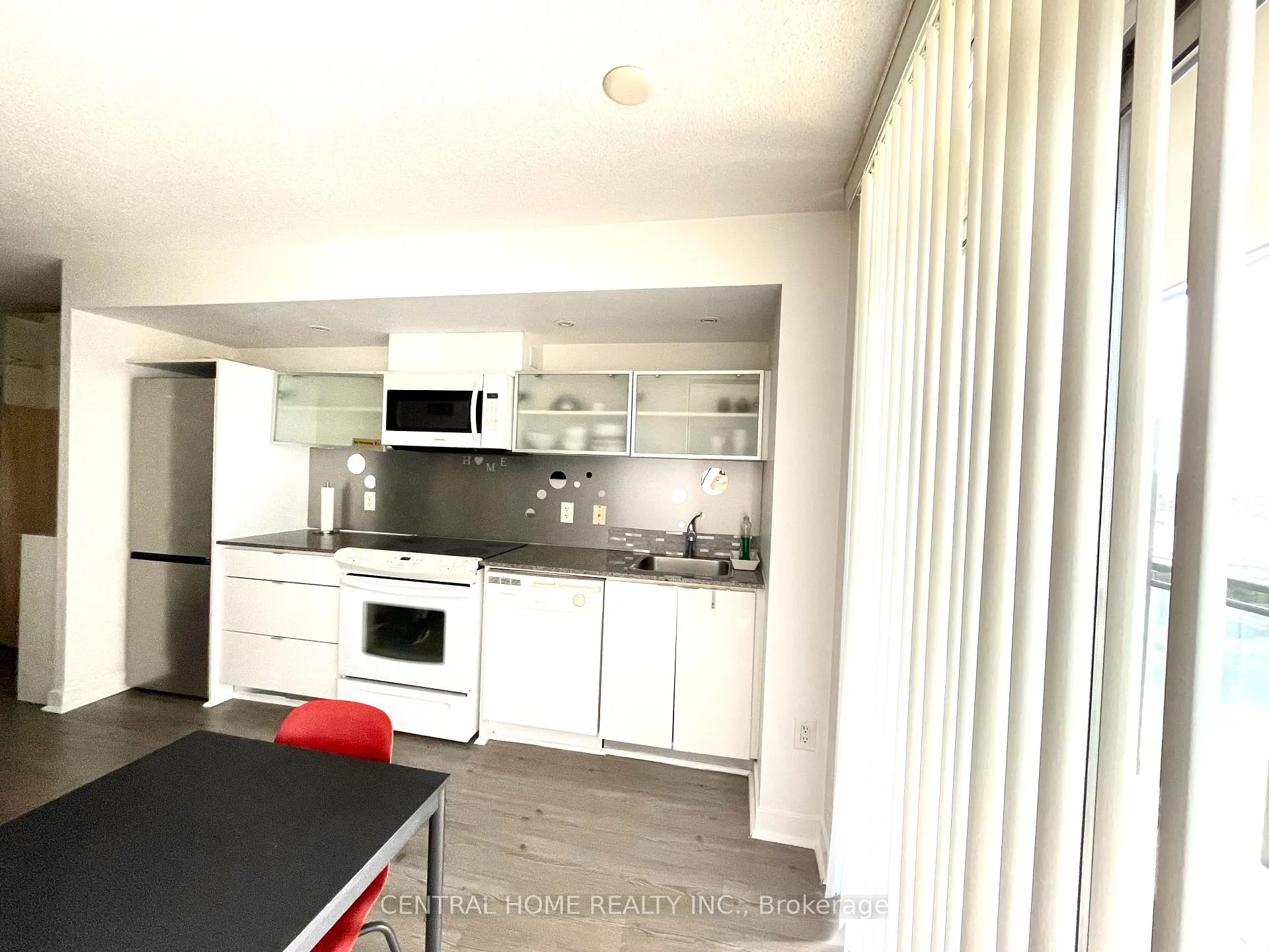 Photo 5 of Unit 729, 4K Spadina Avenue W, Toronto, Waterfront Communities — HOMEH