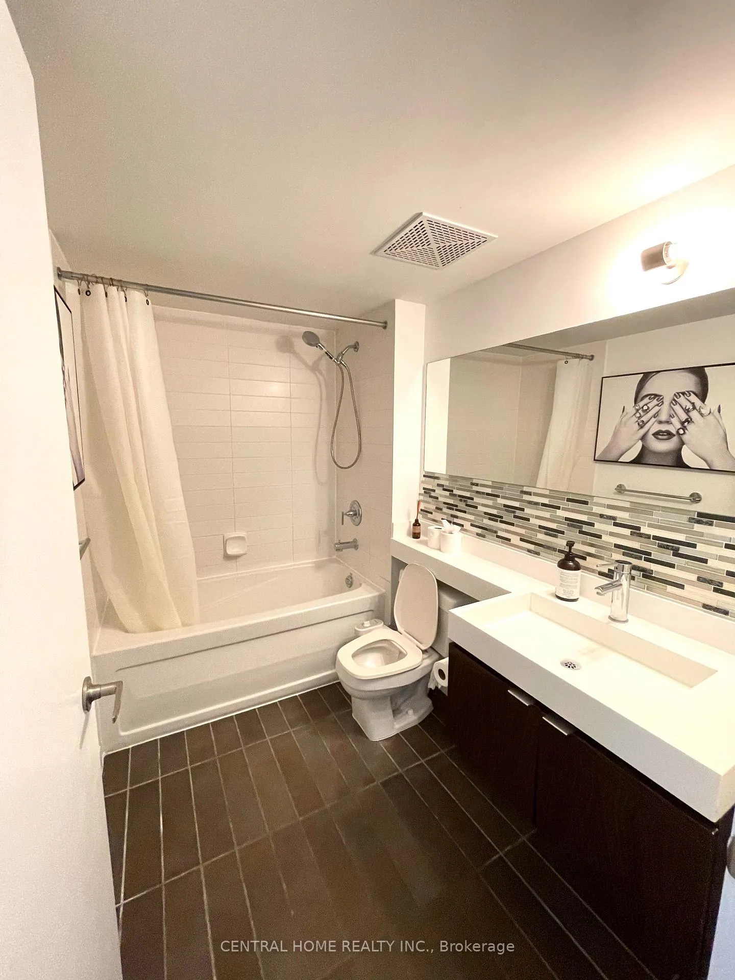 Photo 9 of Unit 729, 4K Spadina Avenue W, Toronto, Waterfront Communities — HOMEH