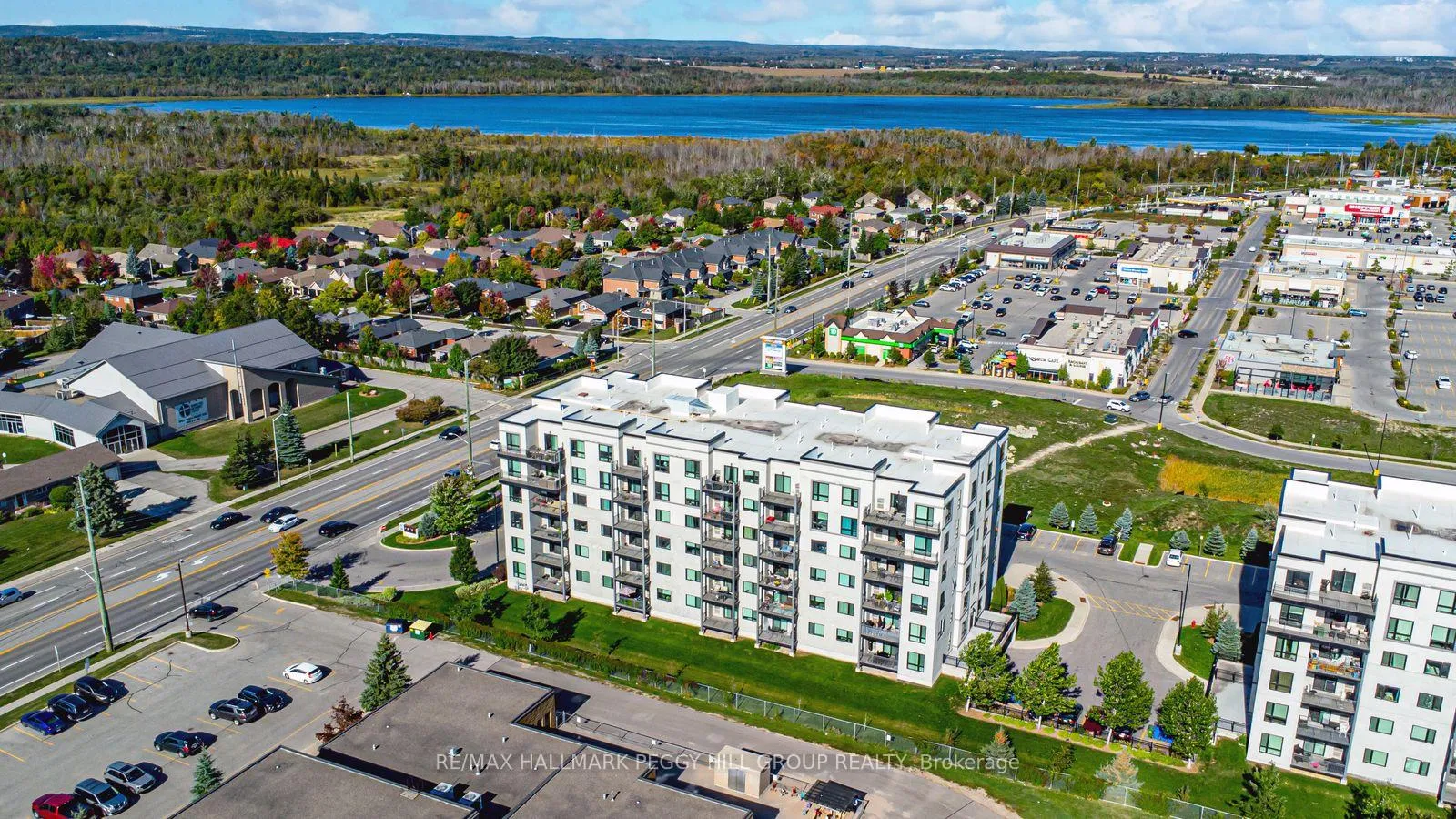 Photo 2 of Unit 404, 295 Cundles Road E, Barrie, Little Lake — HOMEH