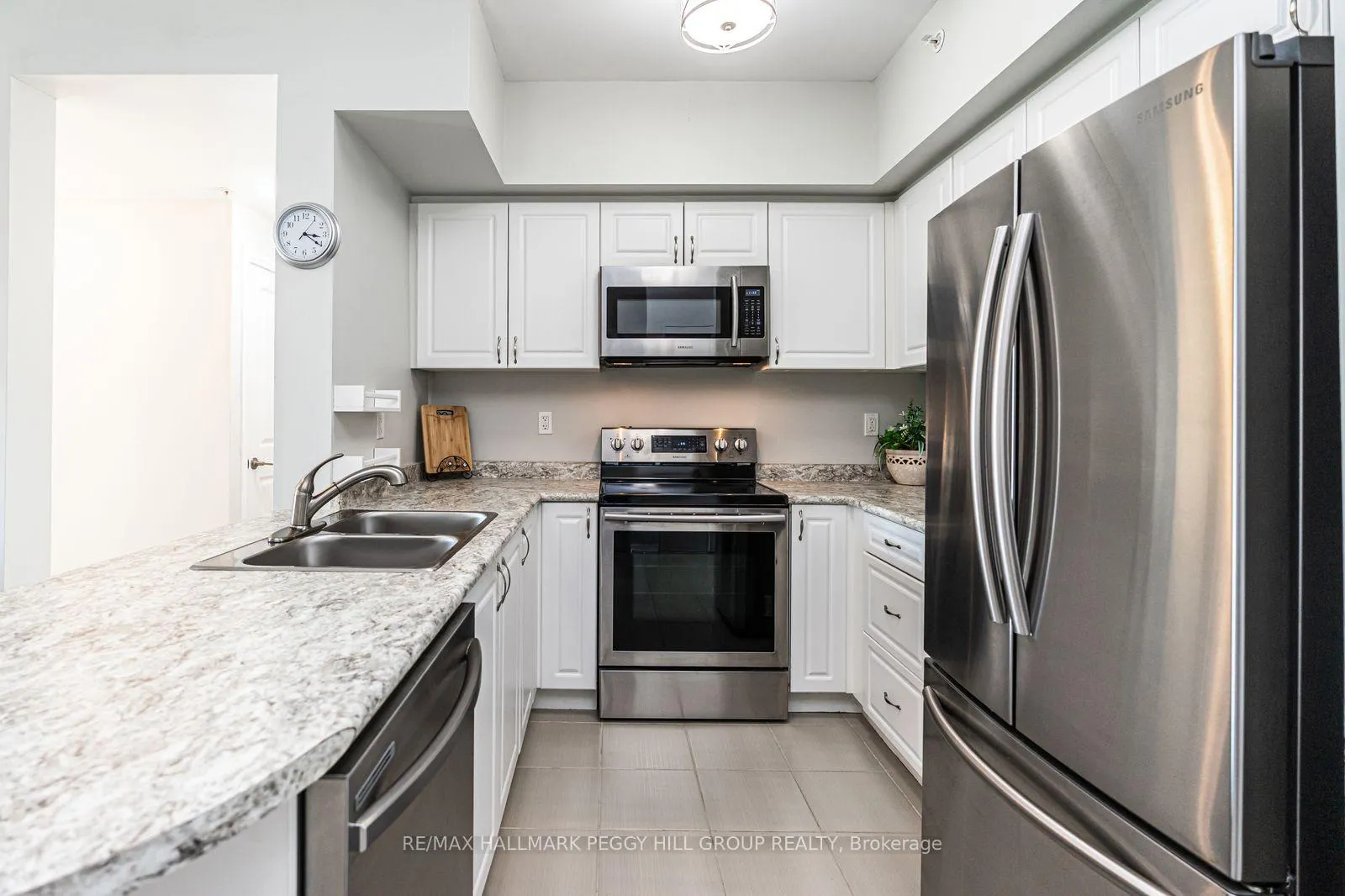 Photo 6 of Unit 404, 295 Cundles Road E, Barrie, Little Lake — HOMEH