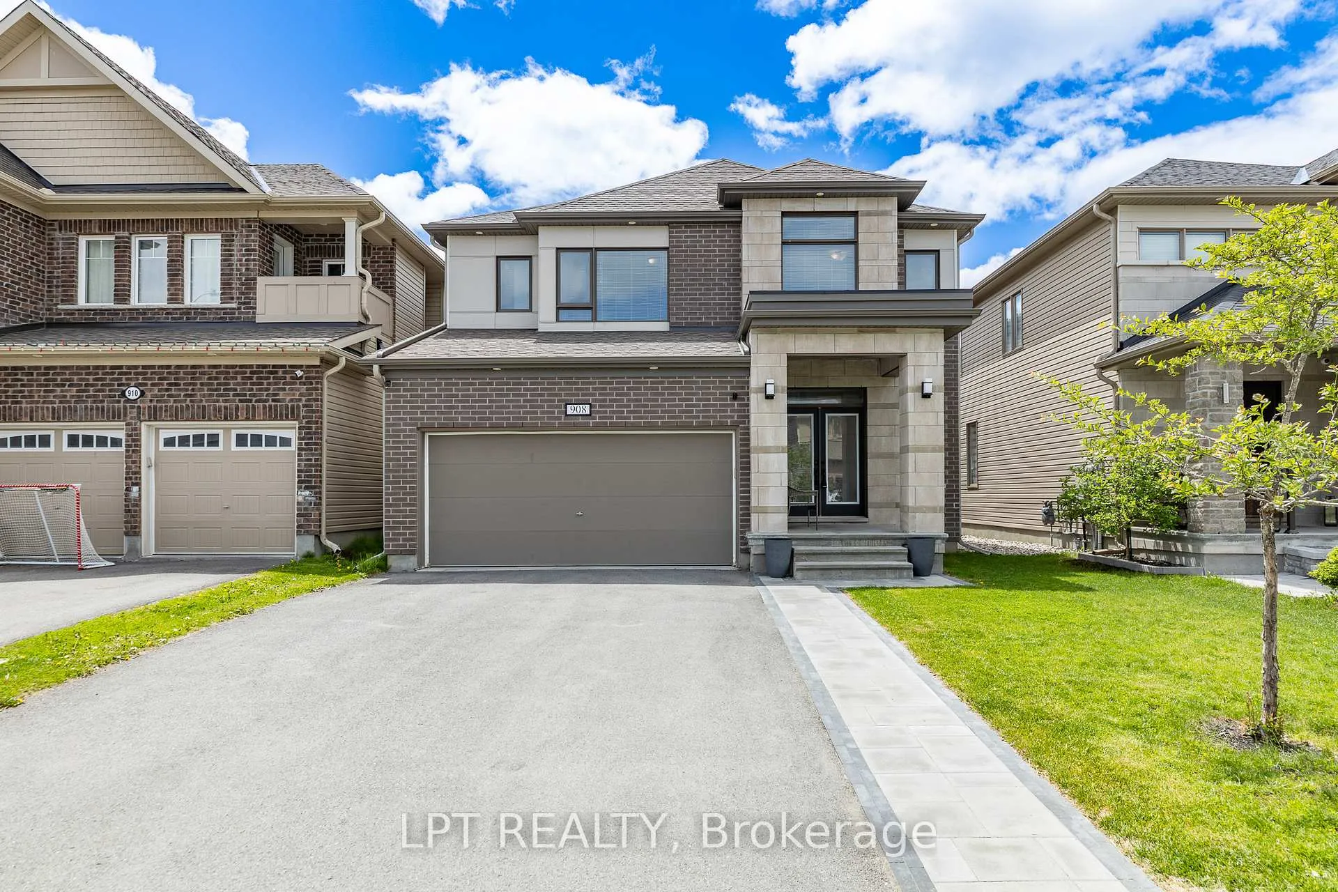 Front of 908 Pedigree Street