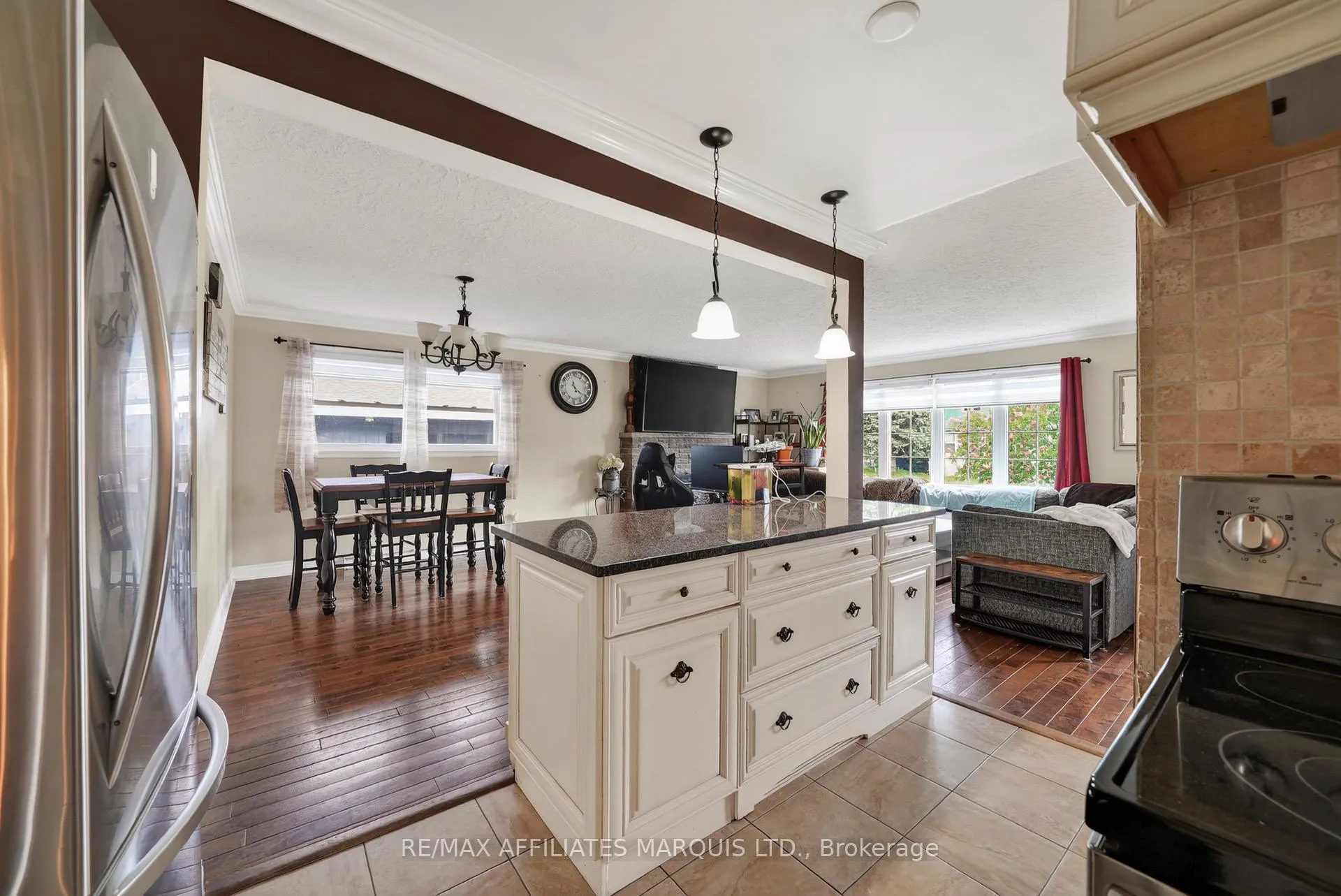 Photo 2 of 19 Dunbar Avenue, Cornwall — HOMEH