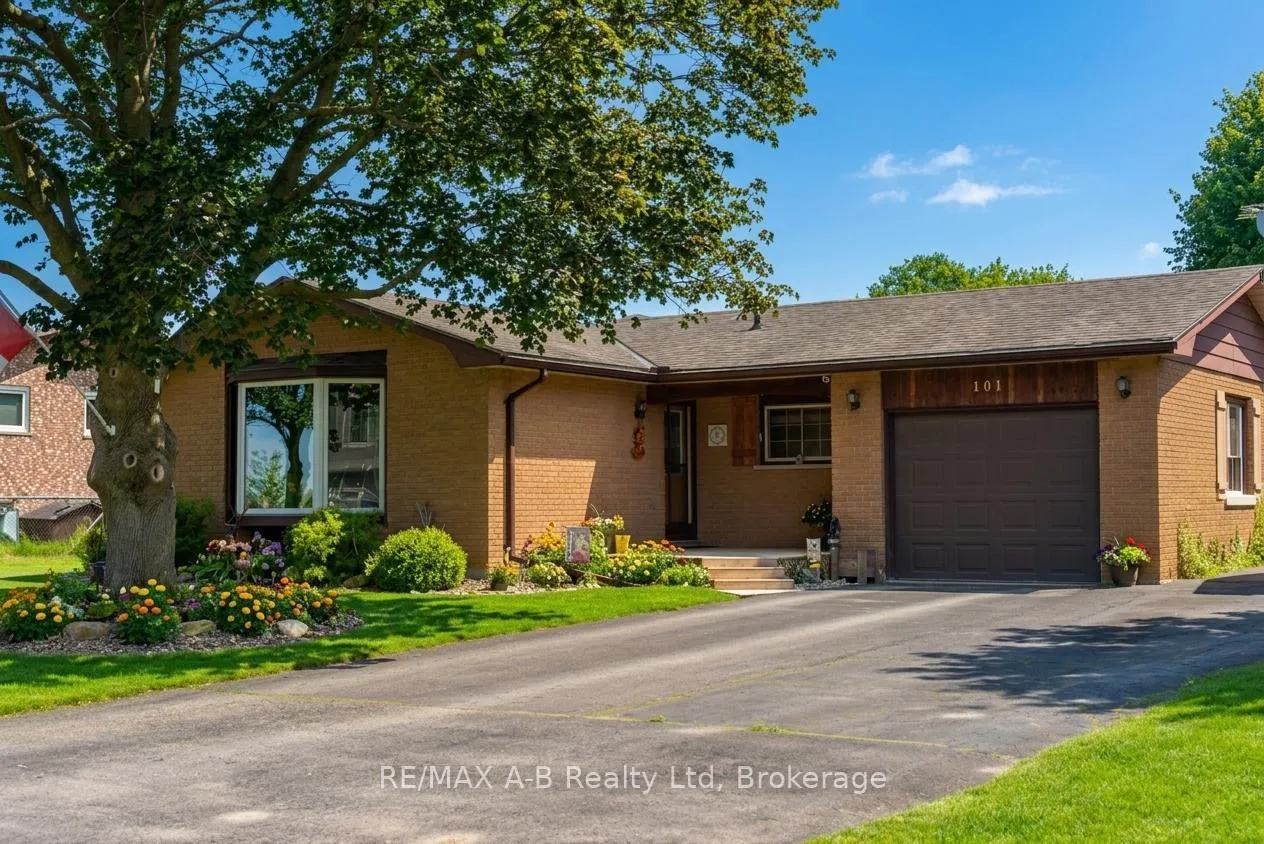 Photo 2 of 101 Middleton Street, Zorra, Thamesford — HOMEH