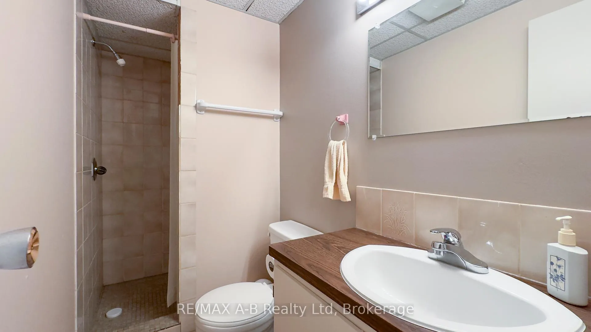 Photo 35 of 101 Middleton Street, Zorra, Thamesford — HOMEH