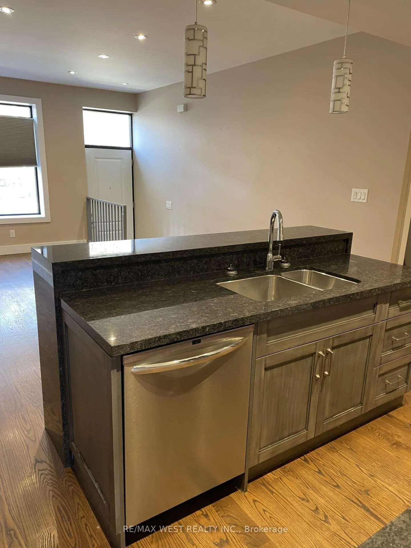 Photo 3 of Unit Main, 111 Lippincott Street, Toronto, University — HOMEH