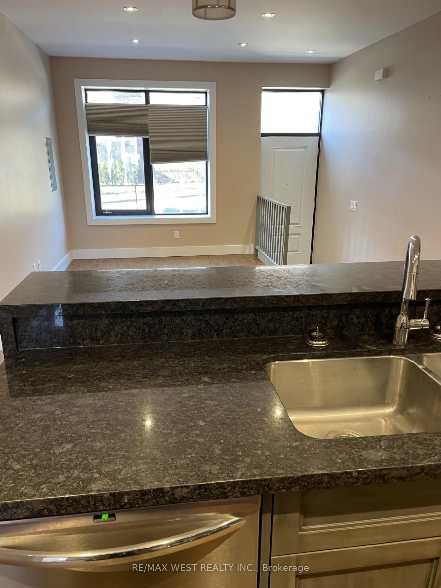 Photo 6 of Unit Main, 111 Lippincott Street, Toronto, University — HOMEH