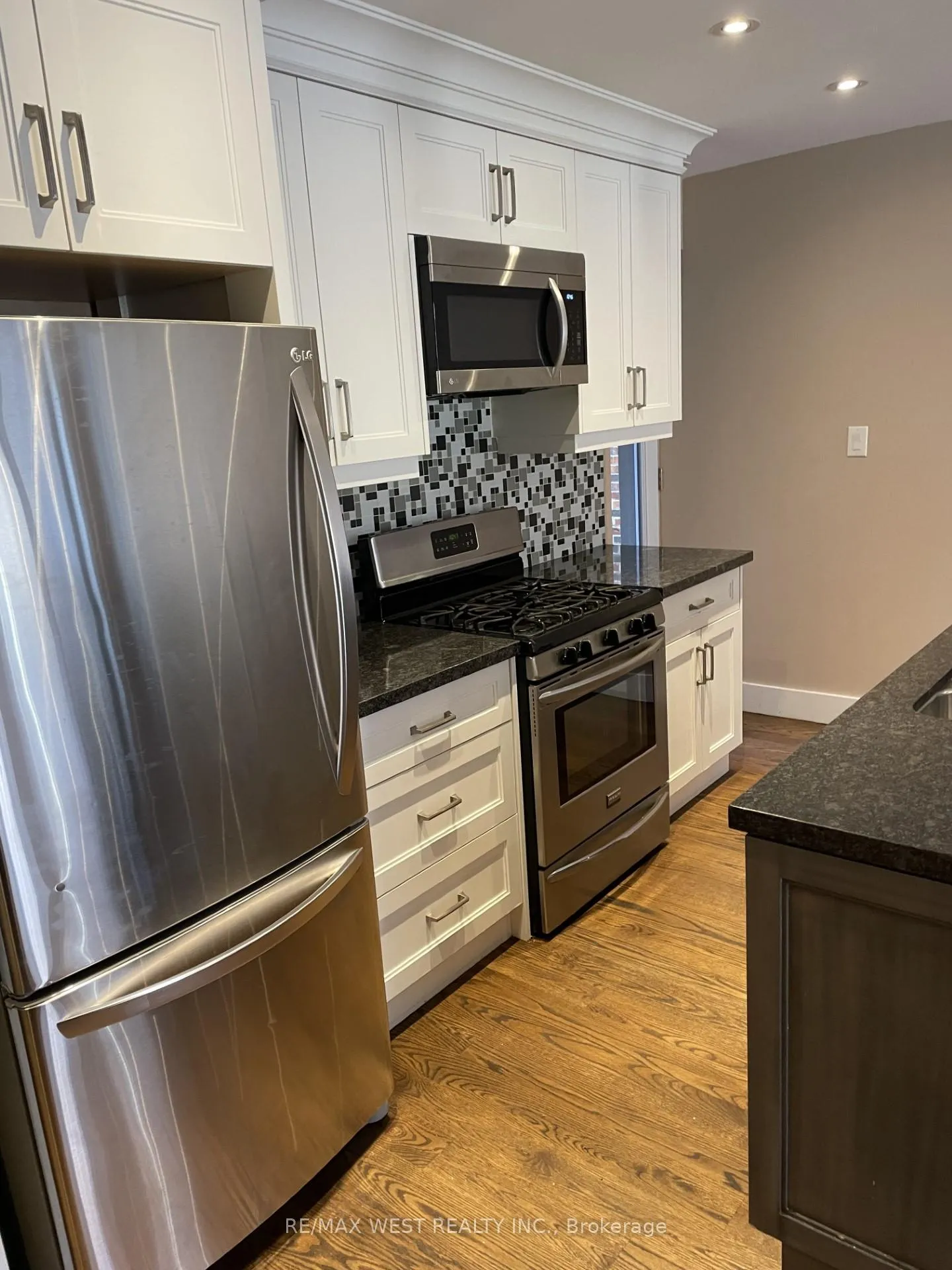 Photo 7 of Unit Main, 111 Lippincott Street, Toronto, University — HOMEH