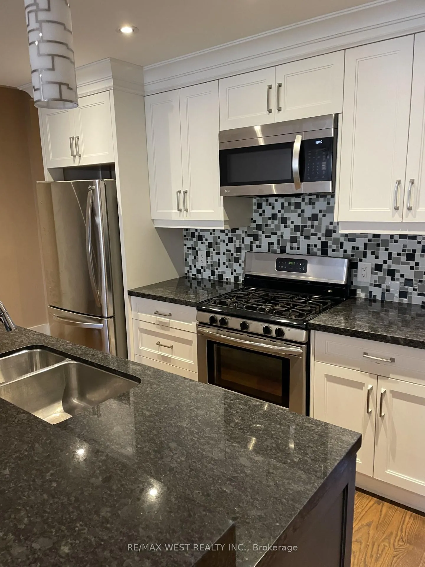 Photo 11 of Unit Main, 111 Lippincott Street, Toronto, University — HOMEH