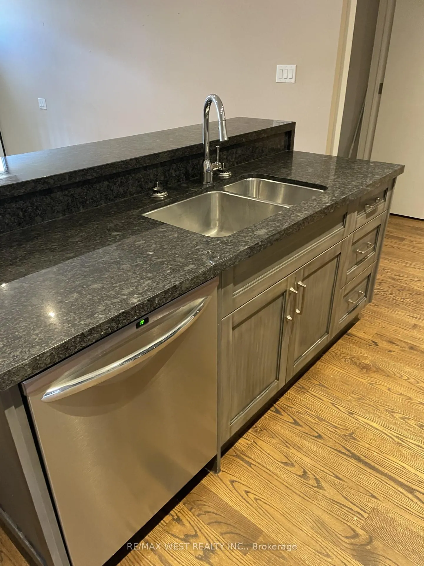 Photo 12 of Unit Main, 111 Lippincott Street, Toronto, University — HOMEH