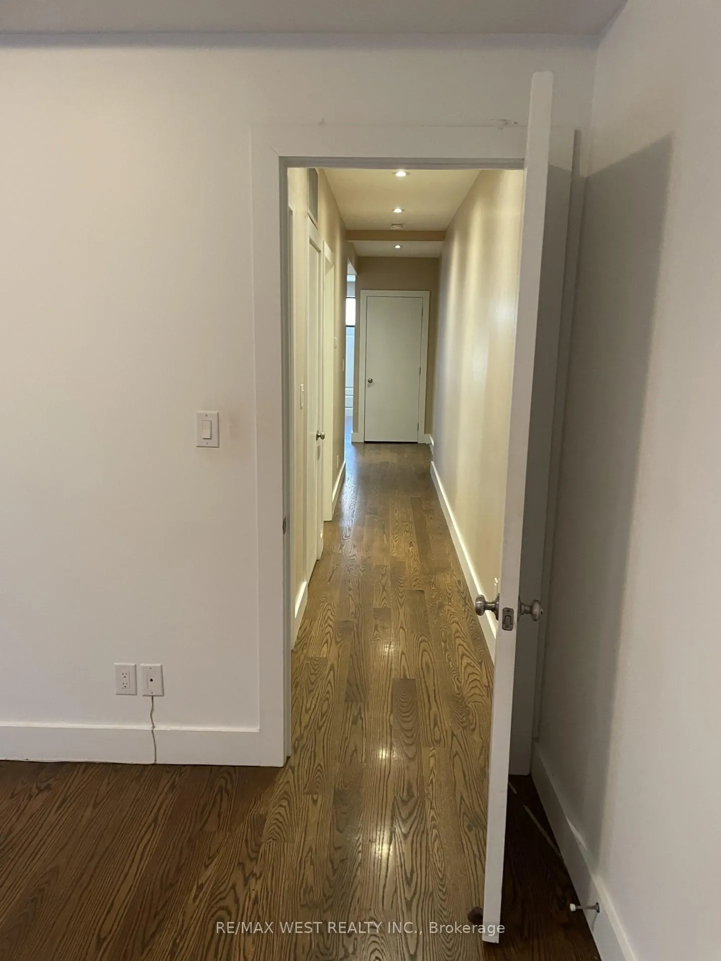 Photo 20 of Unit Main, 111 Lippincott Street, Toronto, University — HOMEH