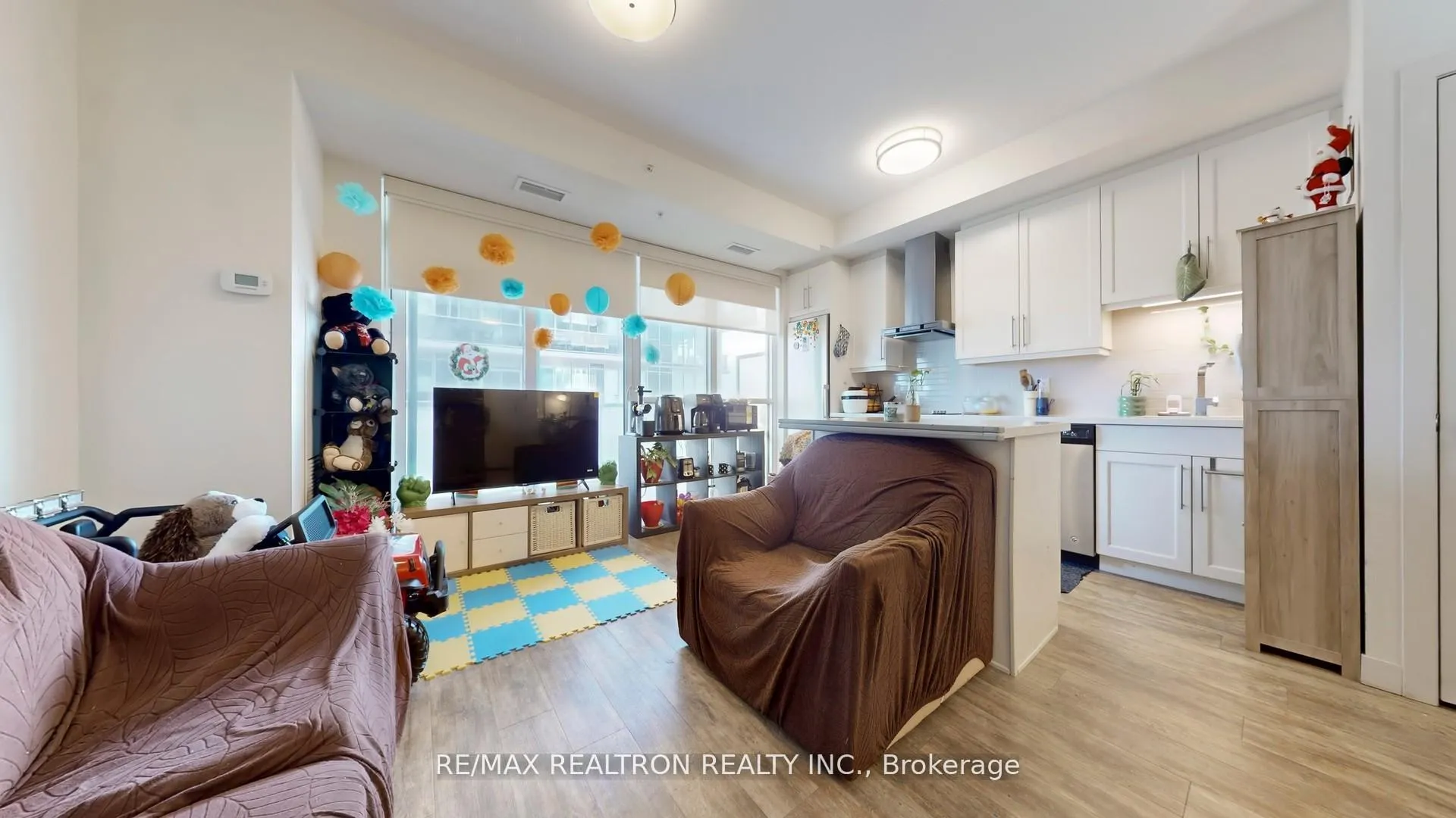 Photo 9 of Unit 1407, 2087 Fairview Street, Burlington, Freeman — HOMEH