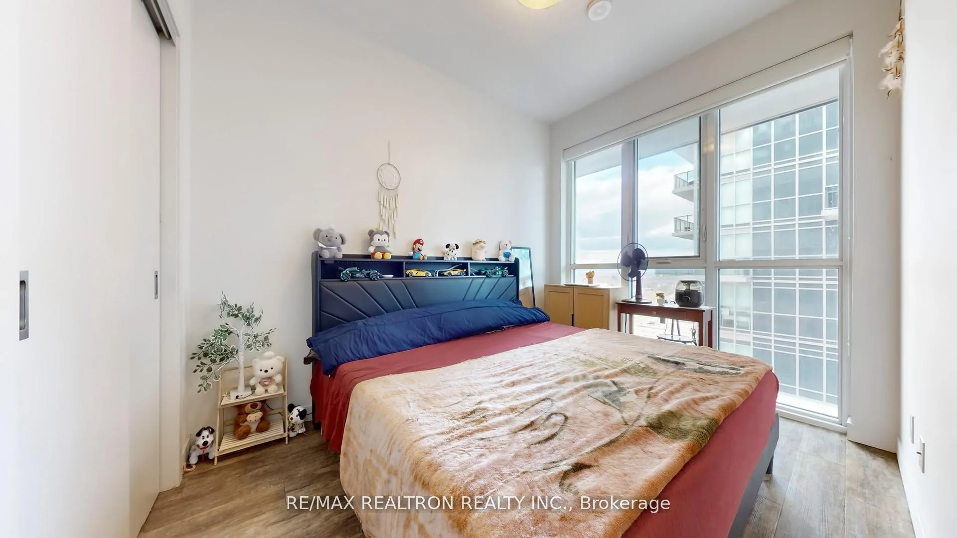 Photo 17 of Unit 1407, 2087 Fairview Street, Burlington, Freeman — HOMEH
